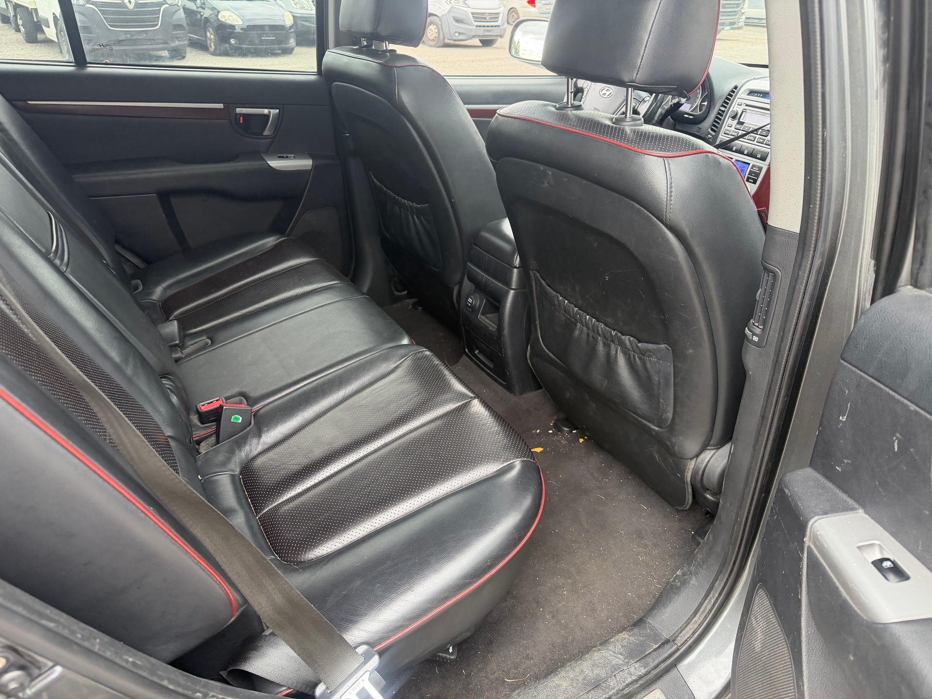 HYUNDAI Santa Fe 2.2 CRDi Premium 4WD Automatic-image-8