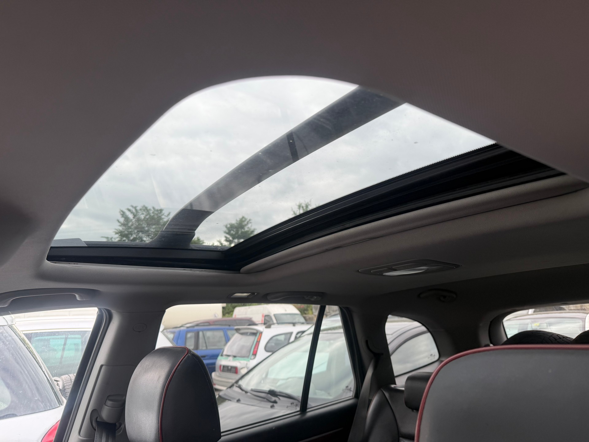 HYUNDAI Santa Fe 2.2 CRDi Premium 4WD Automatic-image-14