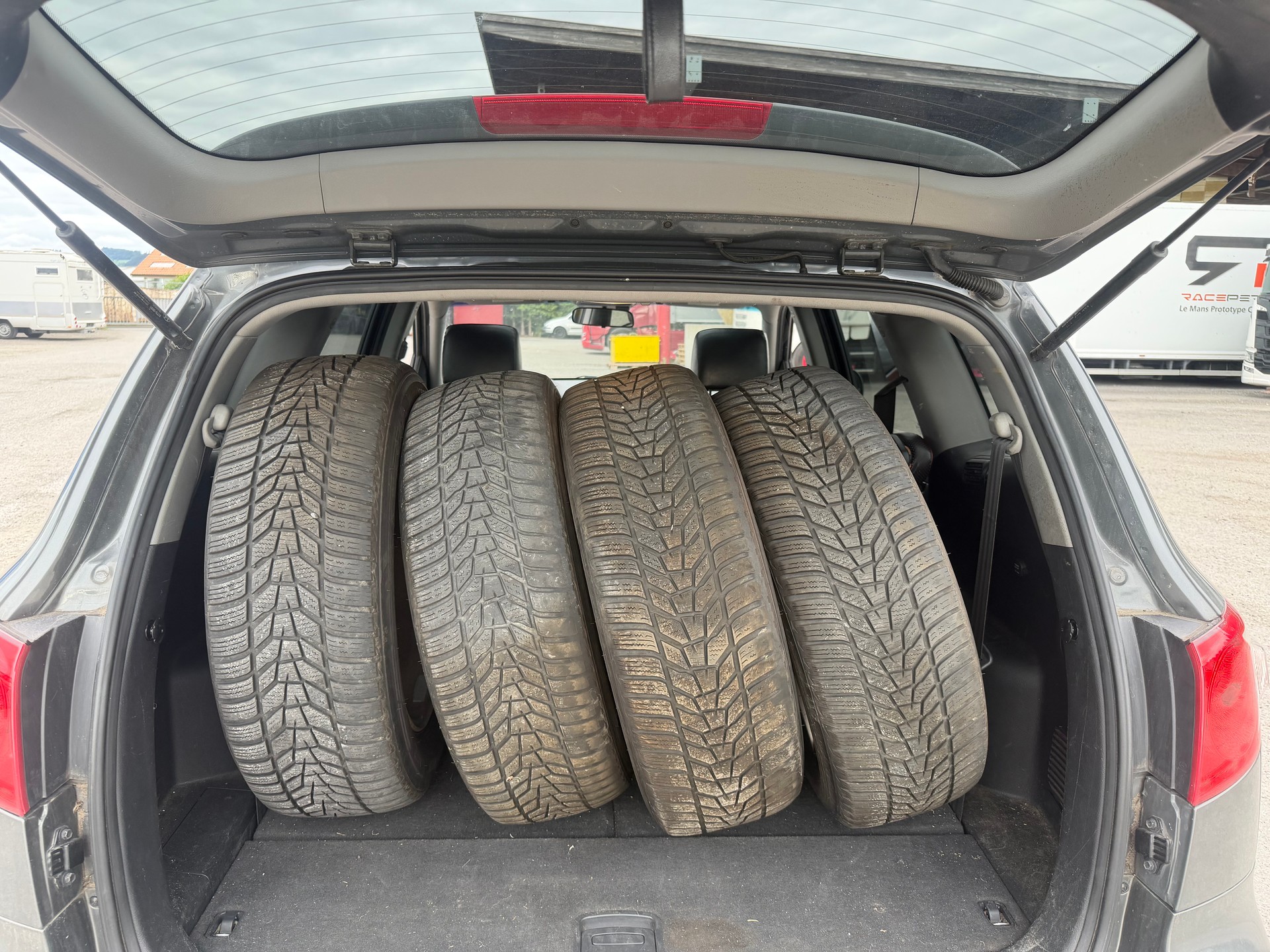 HYUNDAI Santa Fe 2.2 CRDi Premium 4WD Automatic-image-12