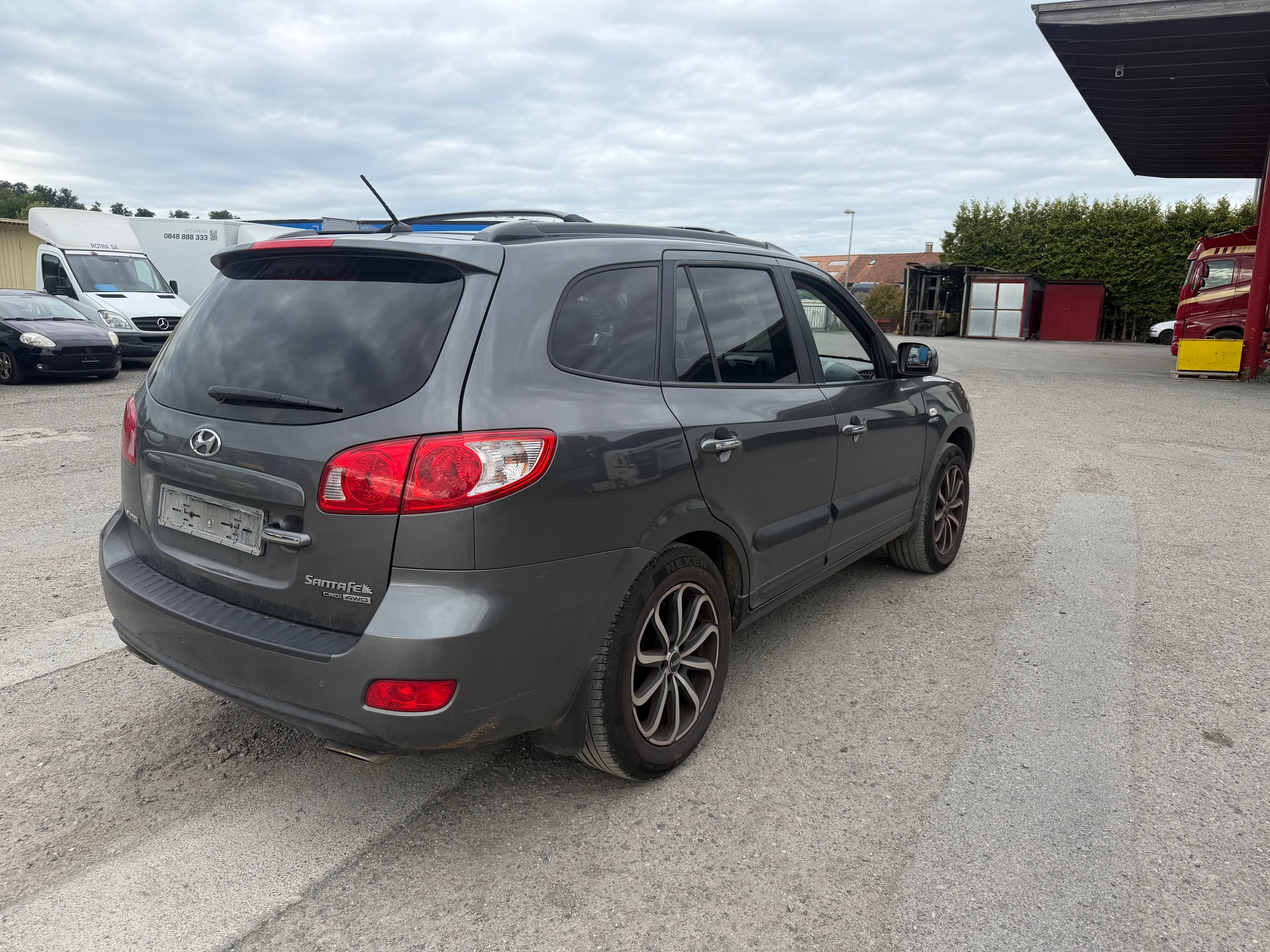 HYUNDAI Santa Fe 2.2 CRDi Premium 4WD Automatic-image-4