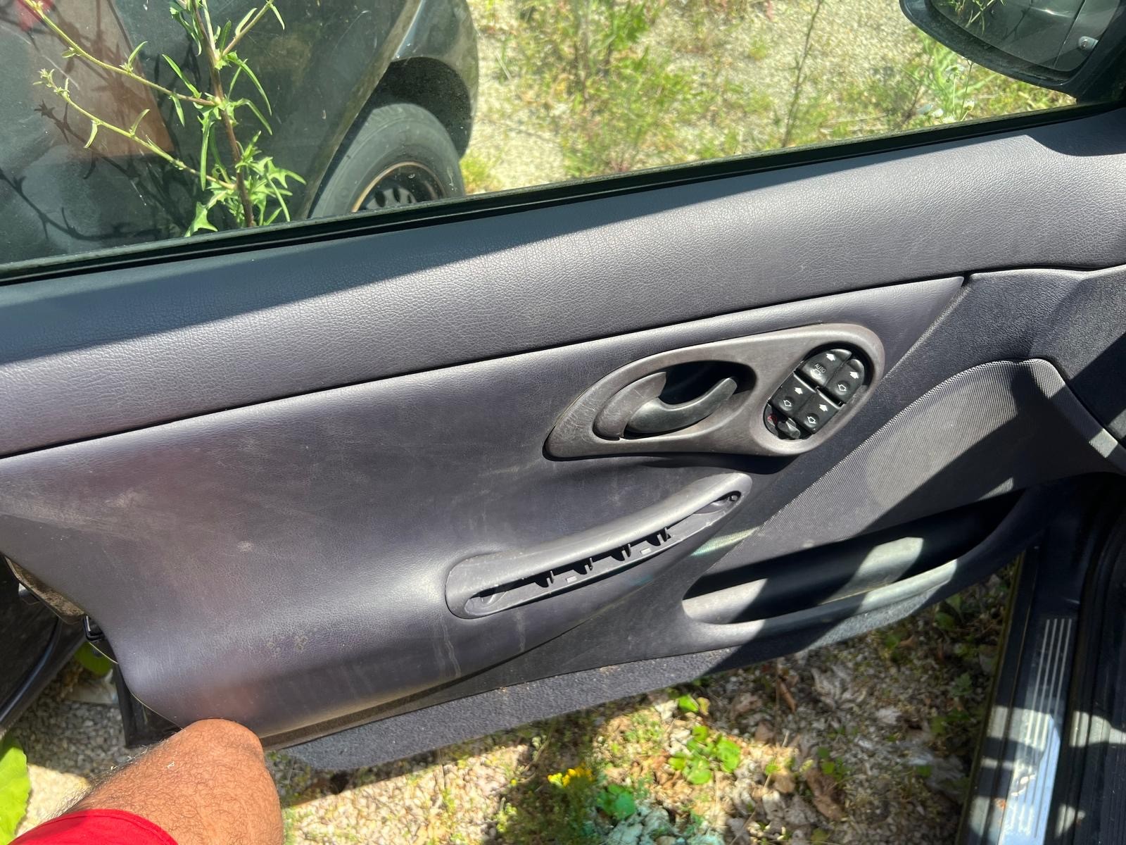 FORD Mondeo 2.5i V6 Ghia-image-4