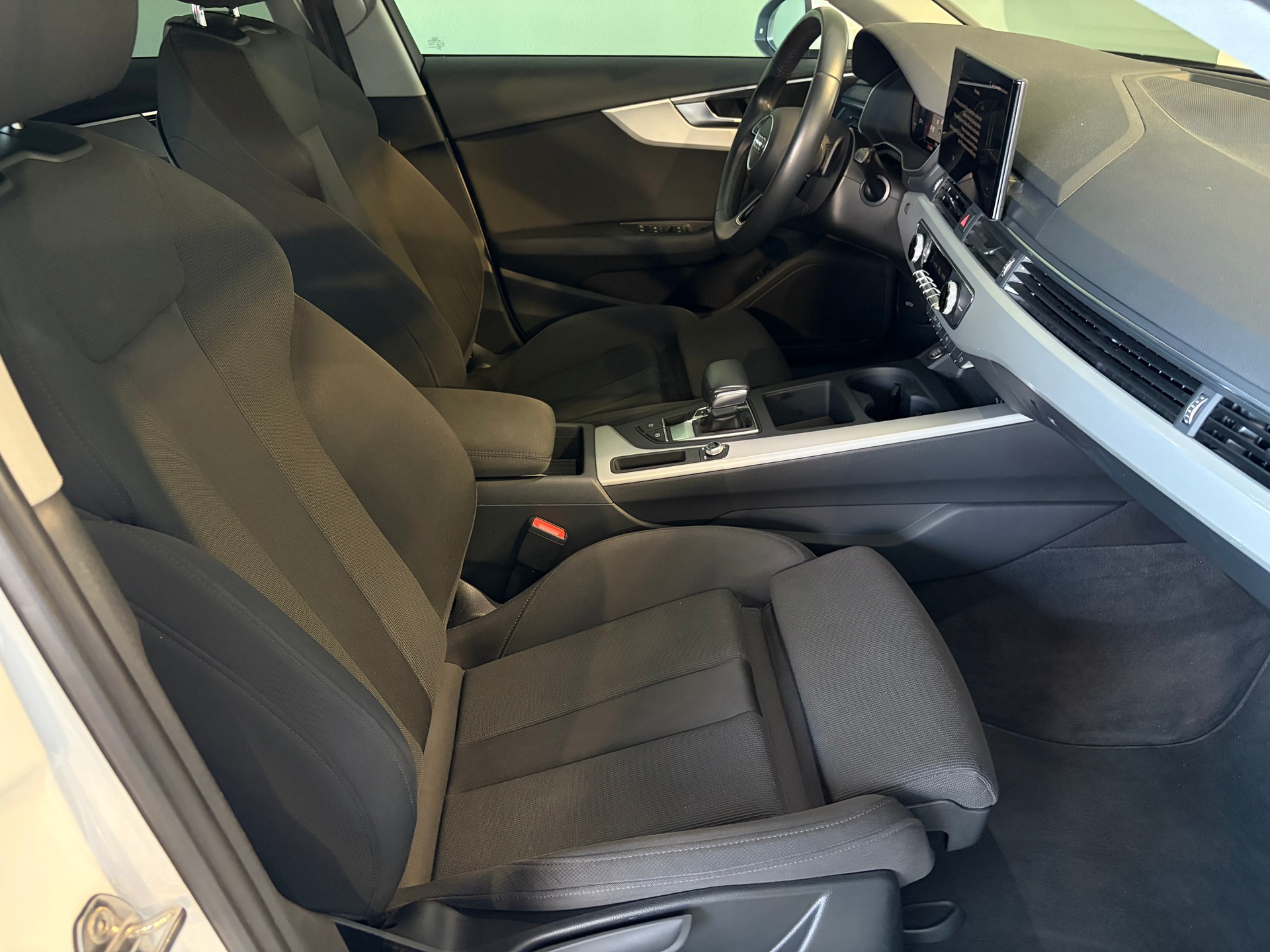AUDI A4 Avant 35 TDI S-tronic ***19Zoll-Alu***CH-Fahrzeug***-image-16