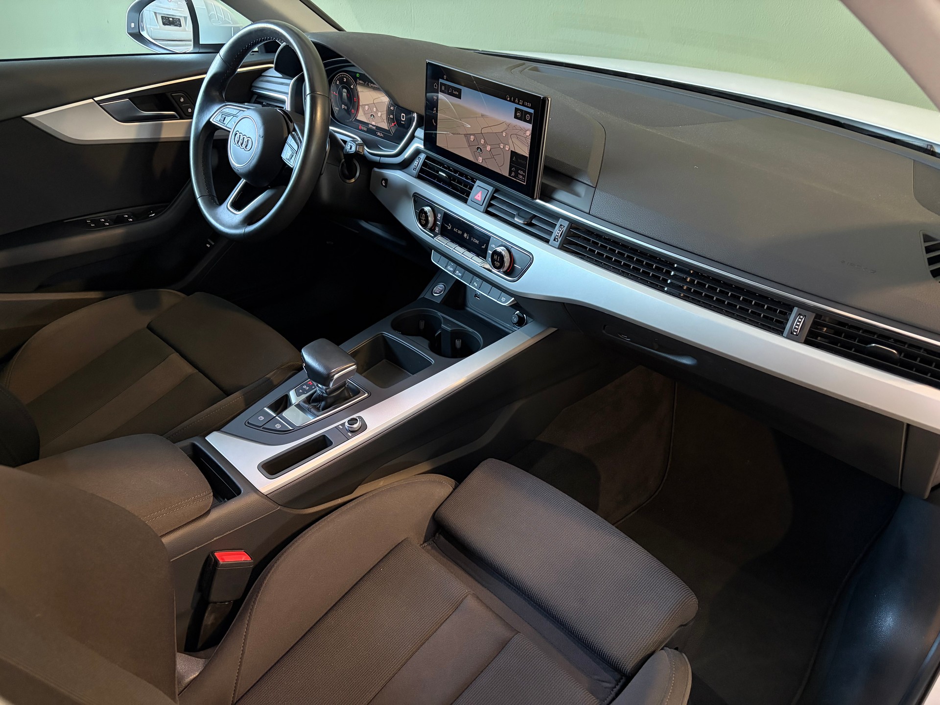 AUDI A4 Avant 35 TDI S-tronic ***19Zoll-Alu***CH-Fahrzeug***-image-15