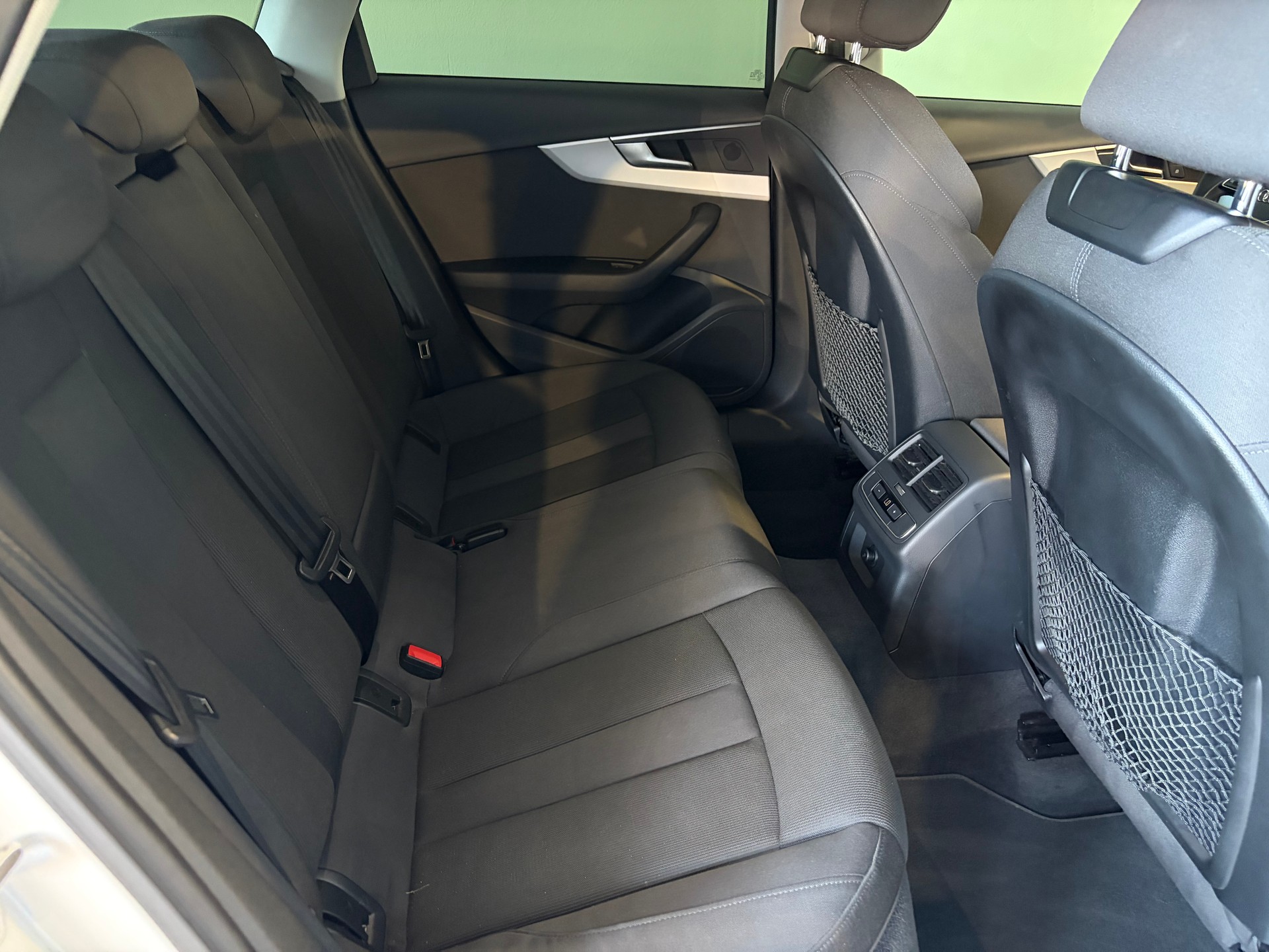 AUDI A4 Avant 35 TDI S-tronic ***19Zoll-Alu***CH-Fahrzeug***-image-17