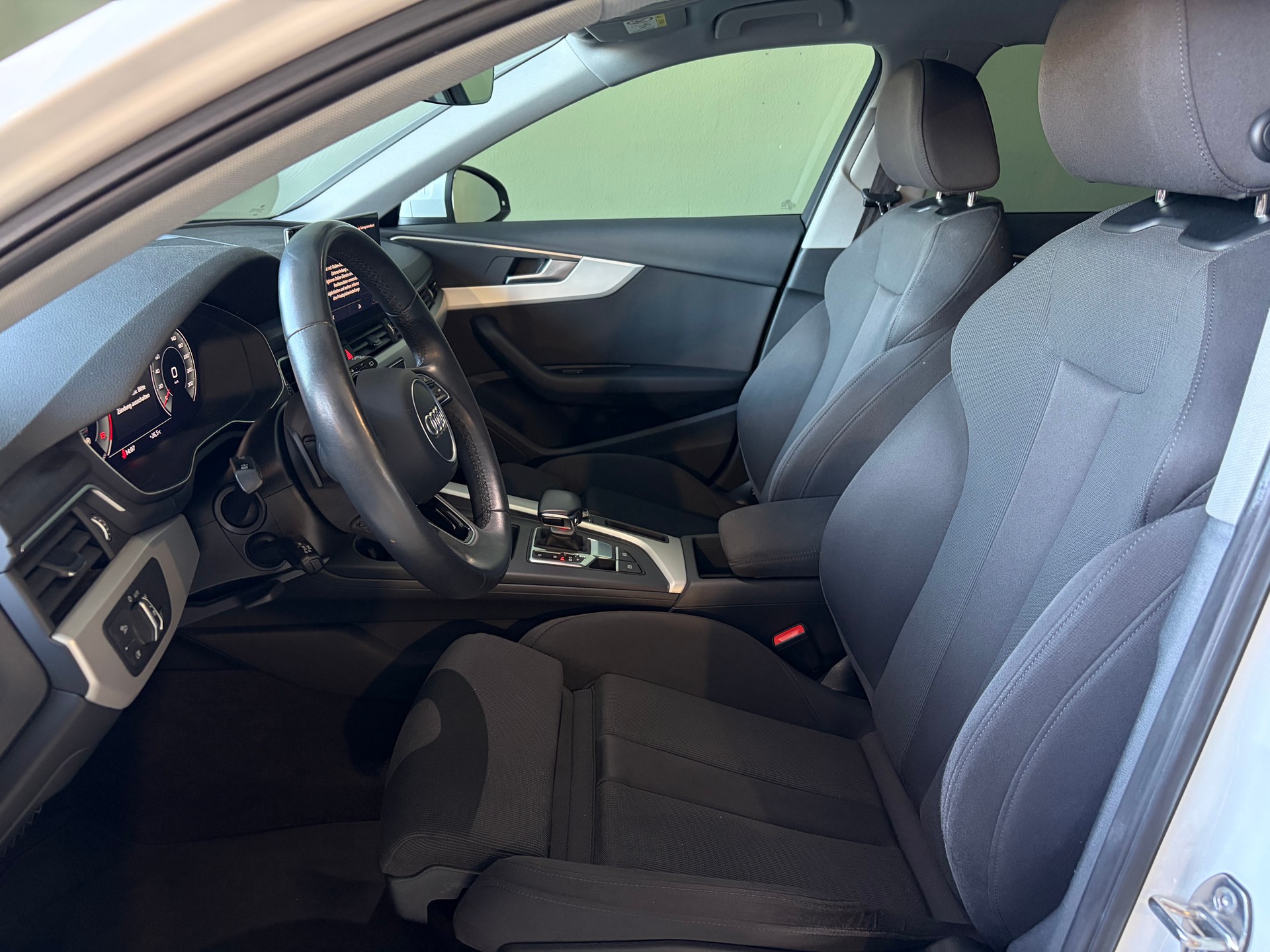 AUDI A4 Avant 35 TDI S-tronic ***19Zoll-Alu***CH-Fahrzeug***-image-11