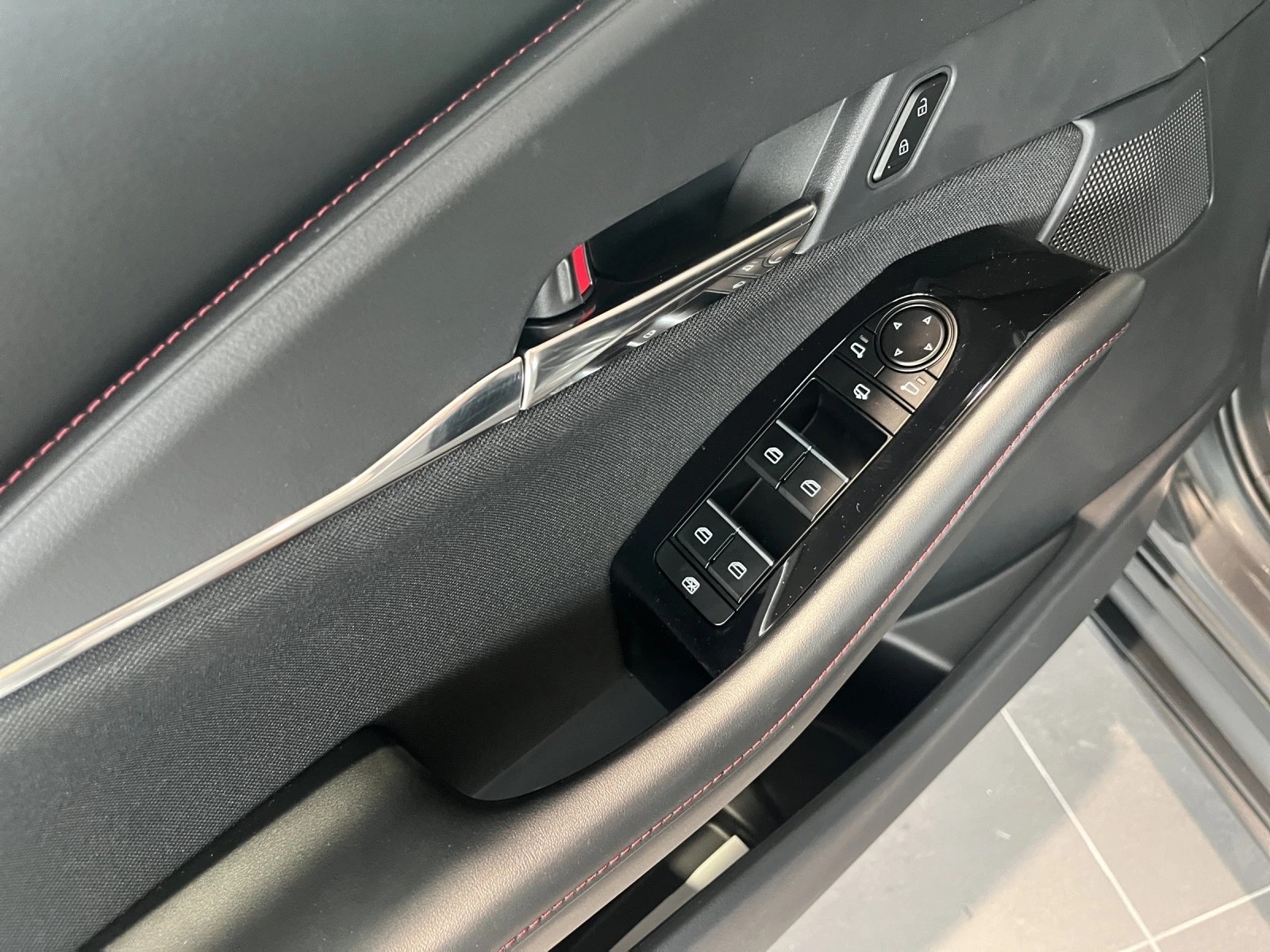 MAZDA CX-30 SKYACTIV-X 186 M Hybrid Homura AWD AT-image-4