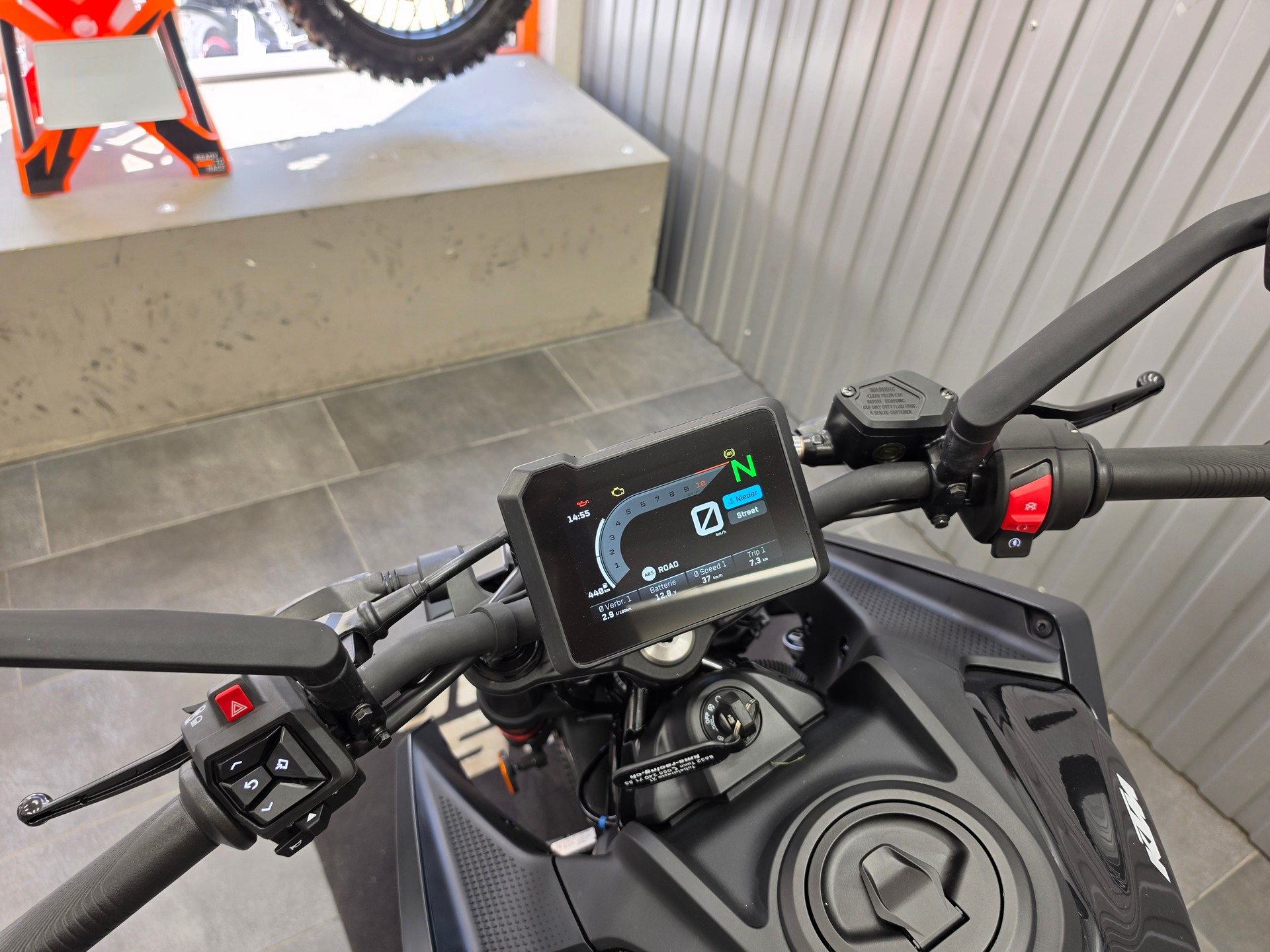 KTM 125 Duke-image-7