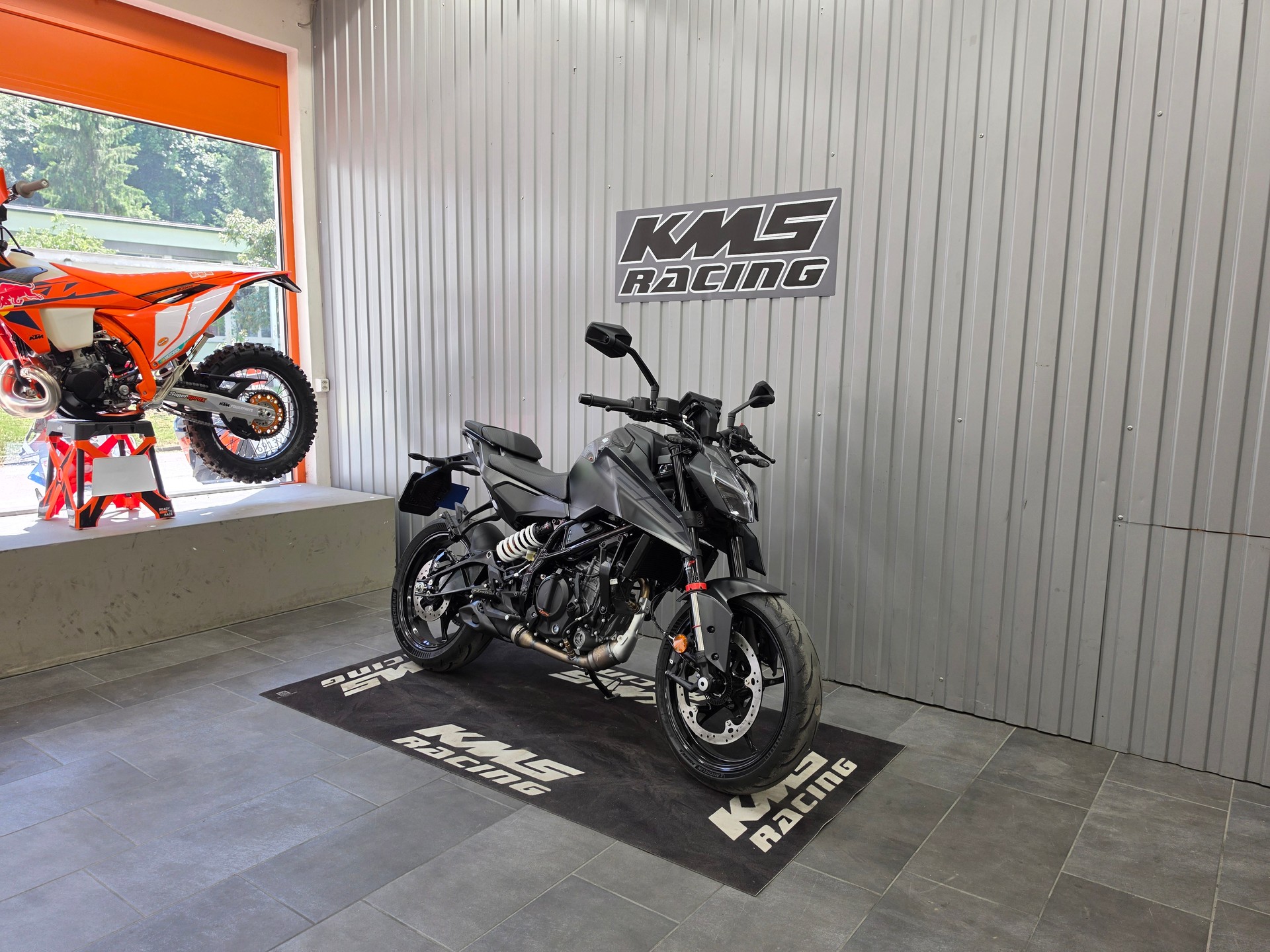 KTM 125 Duke-showroom-element-2