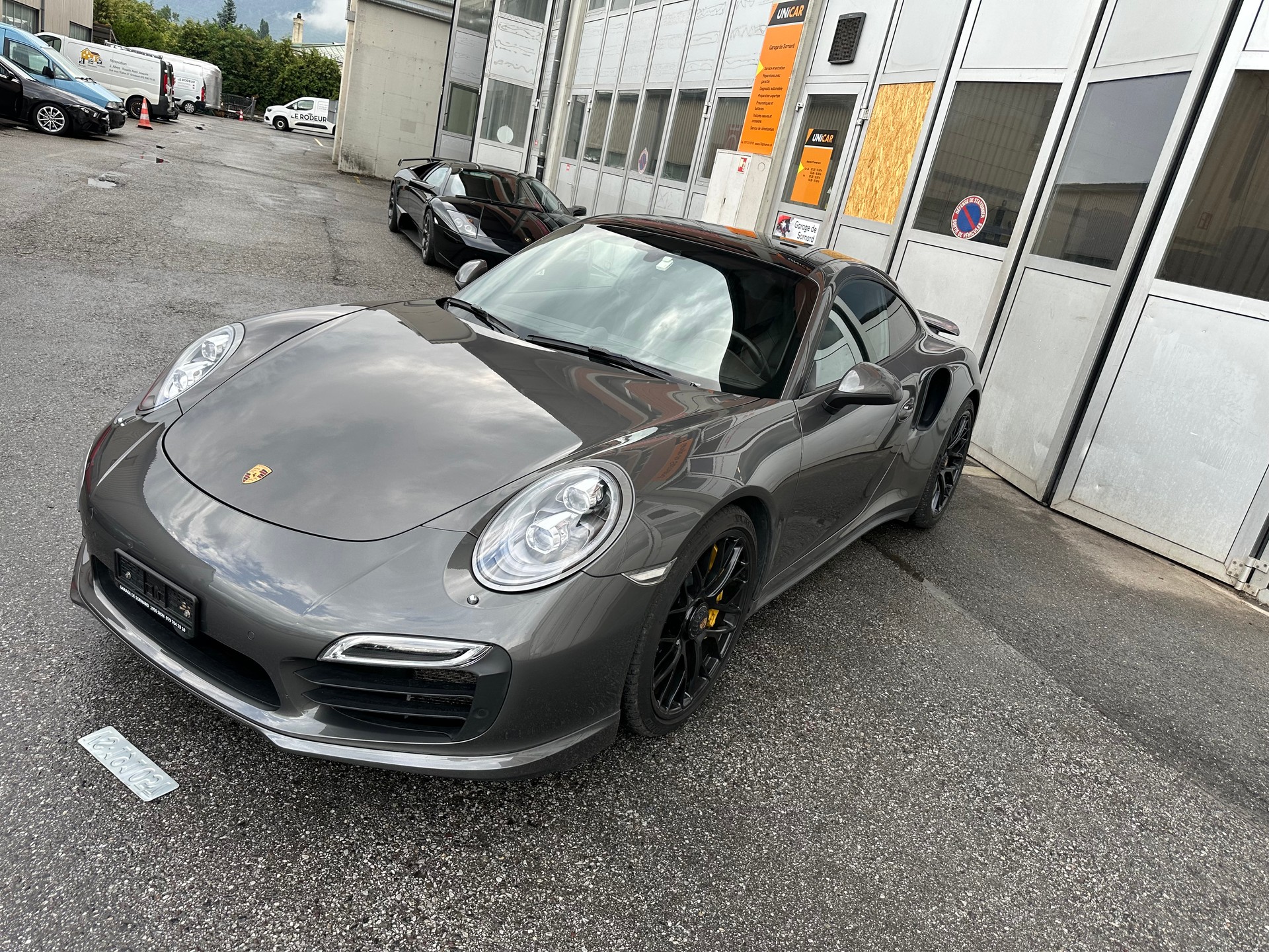 PORSCHE 911 Turbo S PDK-image-2