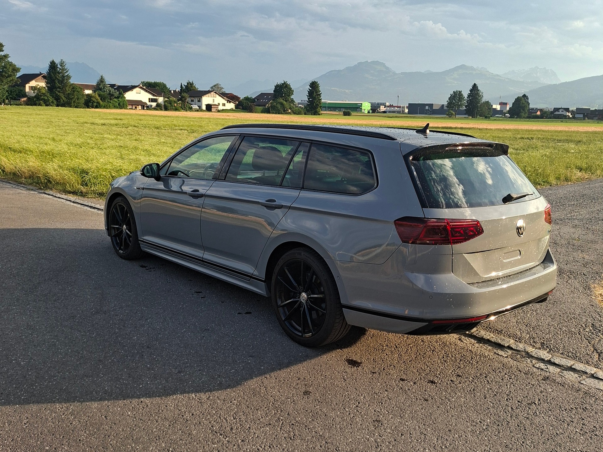 VW Passat 2.0 TDI BMT R-Line Edition 4Motion DSG-image-3