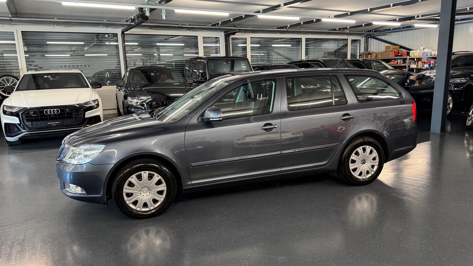 SKODA Octavia Combi 1.8 TSI Ambiente DSG-image-8