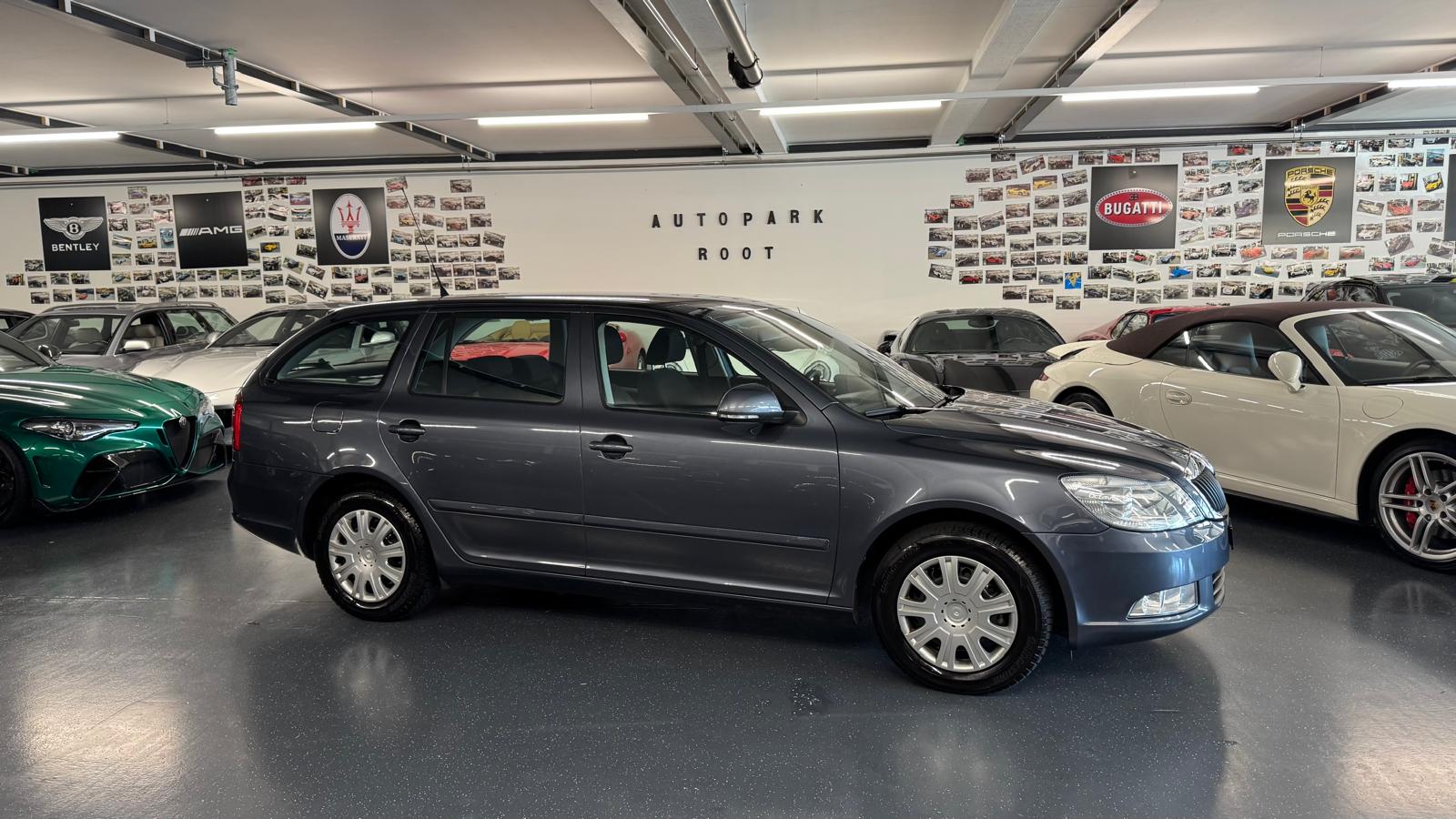 SKODA Octavia Combi 1.8 TSI Ambiente DSG-showroom-element-3