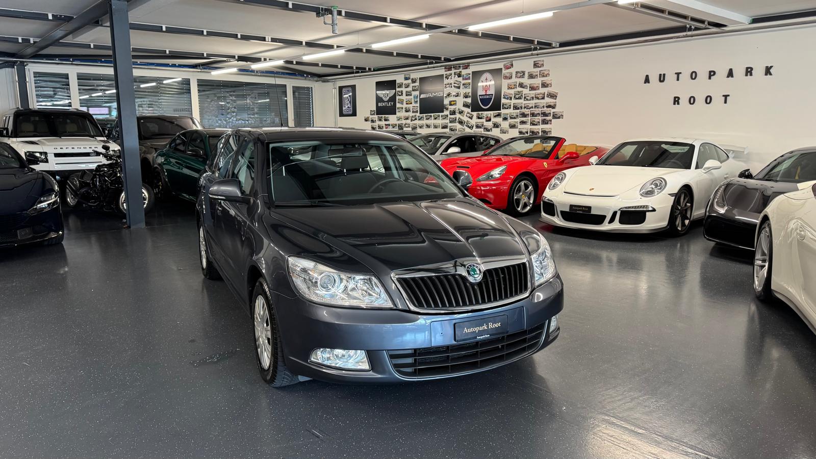 SKODA Octavia Combi 1.8 TSI Ambiente DSG-image-1