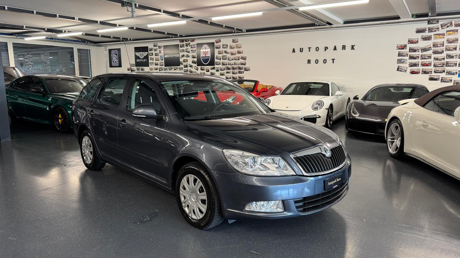 SKODA Octavia Combi 1.8 TSI Ambiente DSG-image-0