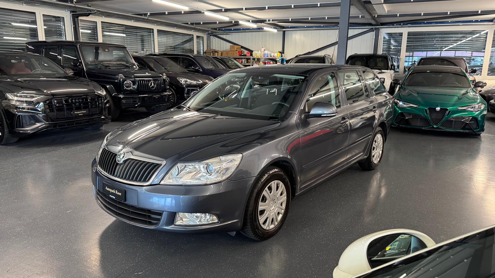 SKODA Octavia Combi 1.8 TSI Ambiente DSG-image-6