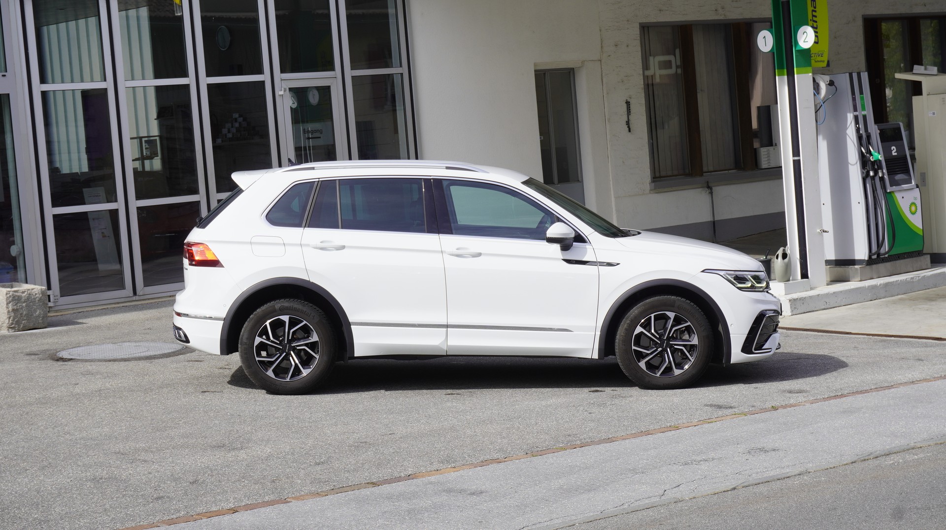 VW Tiguan 2.0TSI R-Line 4Motion DSG-image-6