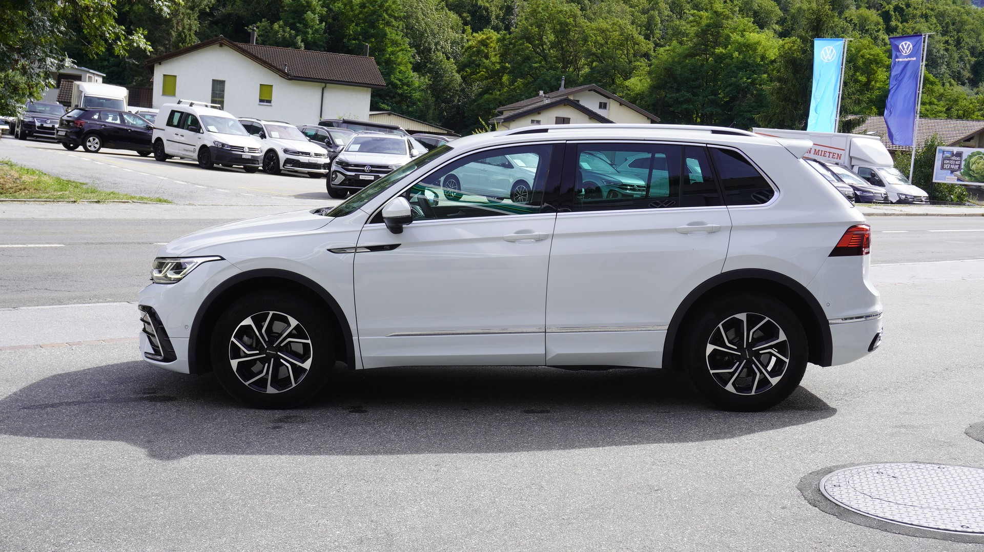 VW Tiguan 2.0TSI R-Line 4Motion DSG-image-10