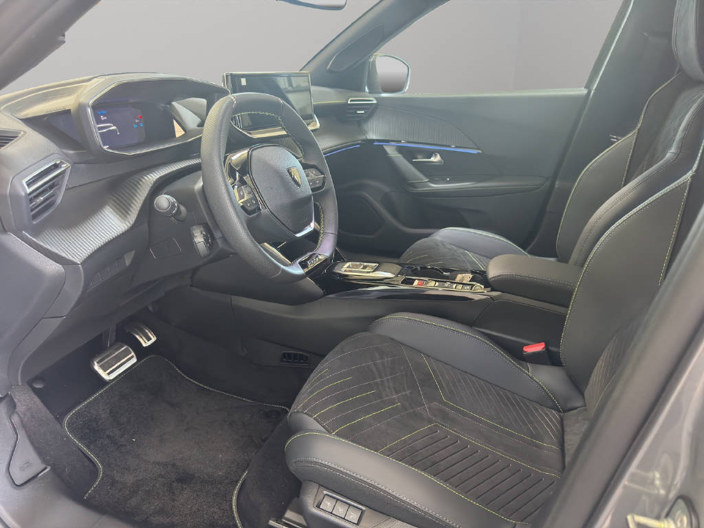 PEUGEOT 2008 1.2 Hybrid 145 GT-image-8