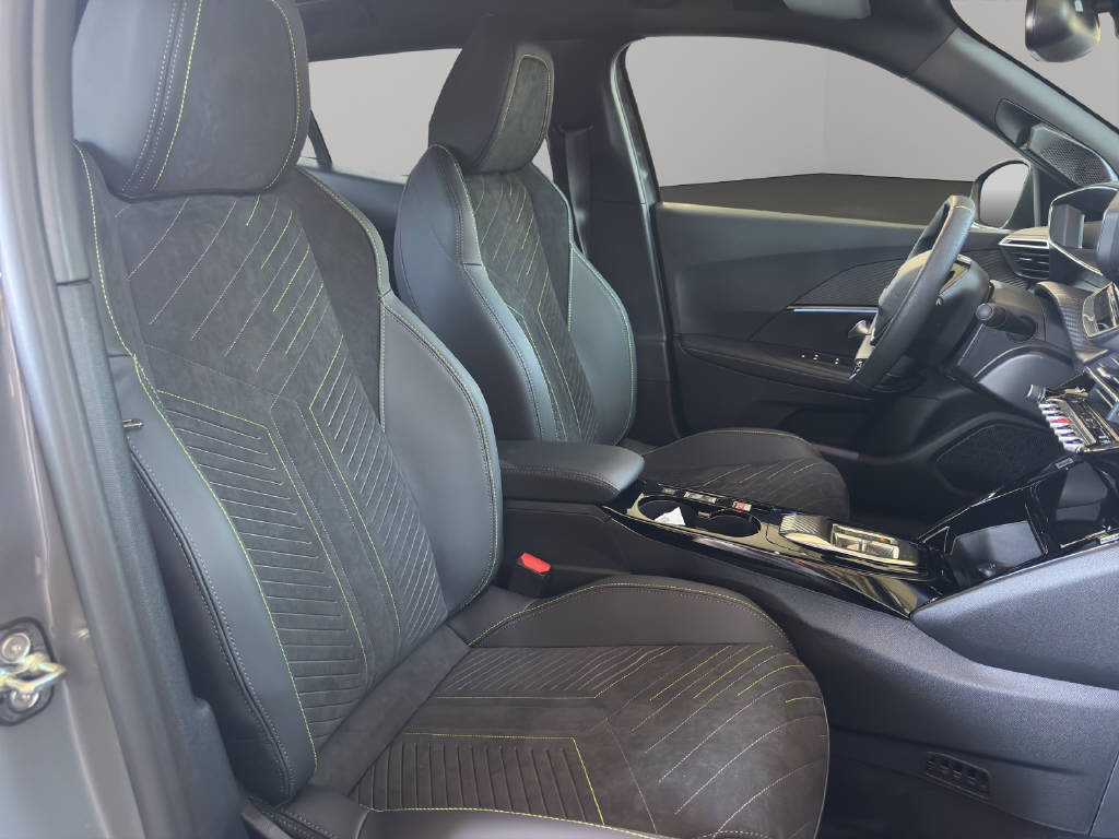 PEUGEOT 2008 1.2 Hybrid 145 GT-image-10