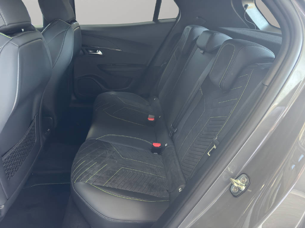 PEUGEOT 2008 1.2 Hybrid 145 GT-image-11
