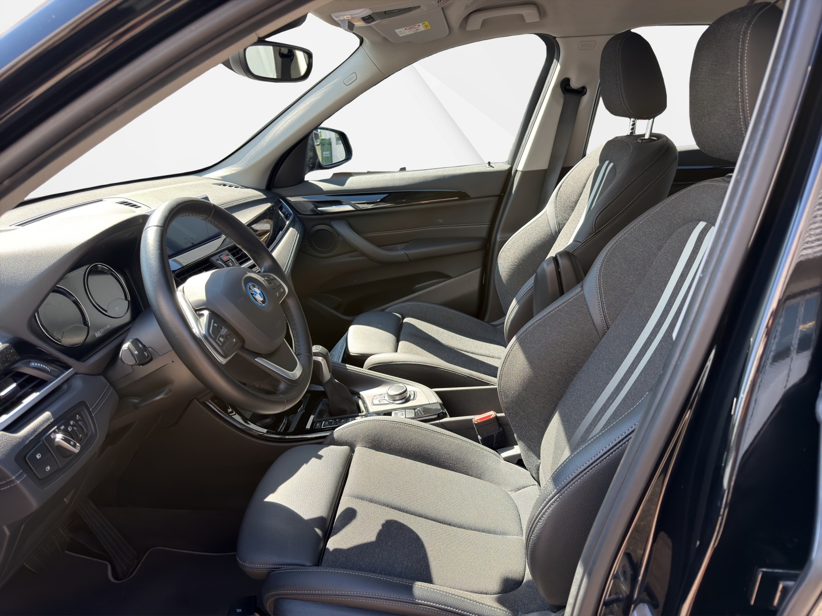 BMW X1 xDrive 25e Sport Line-image-12