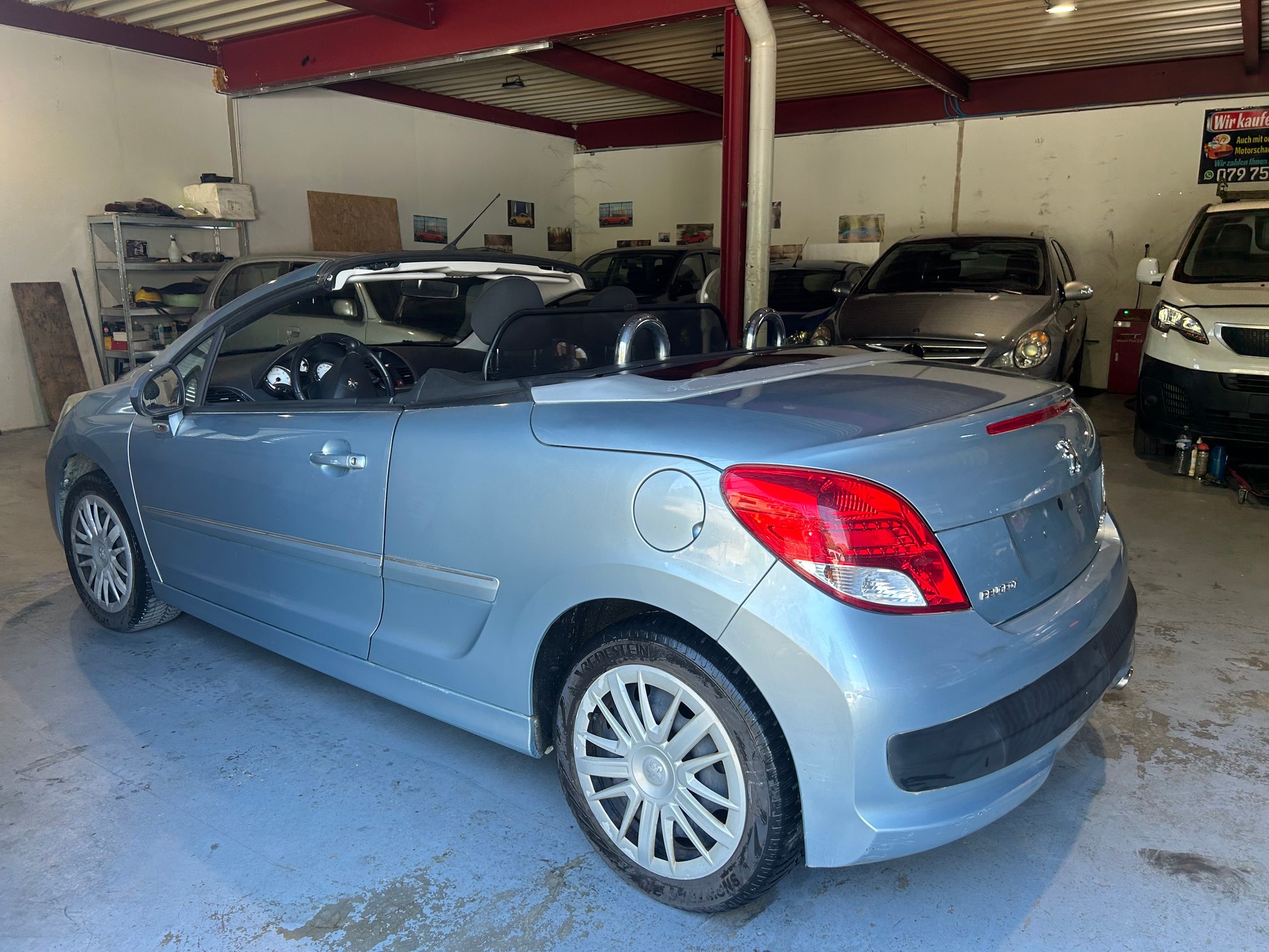 PEUGEOT 207 CC 1.6 16V Turbo Swiss Edition-image-11