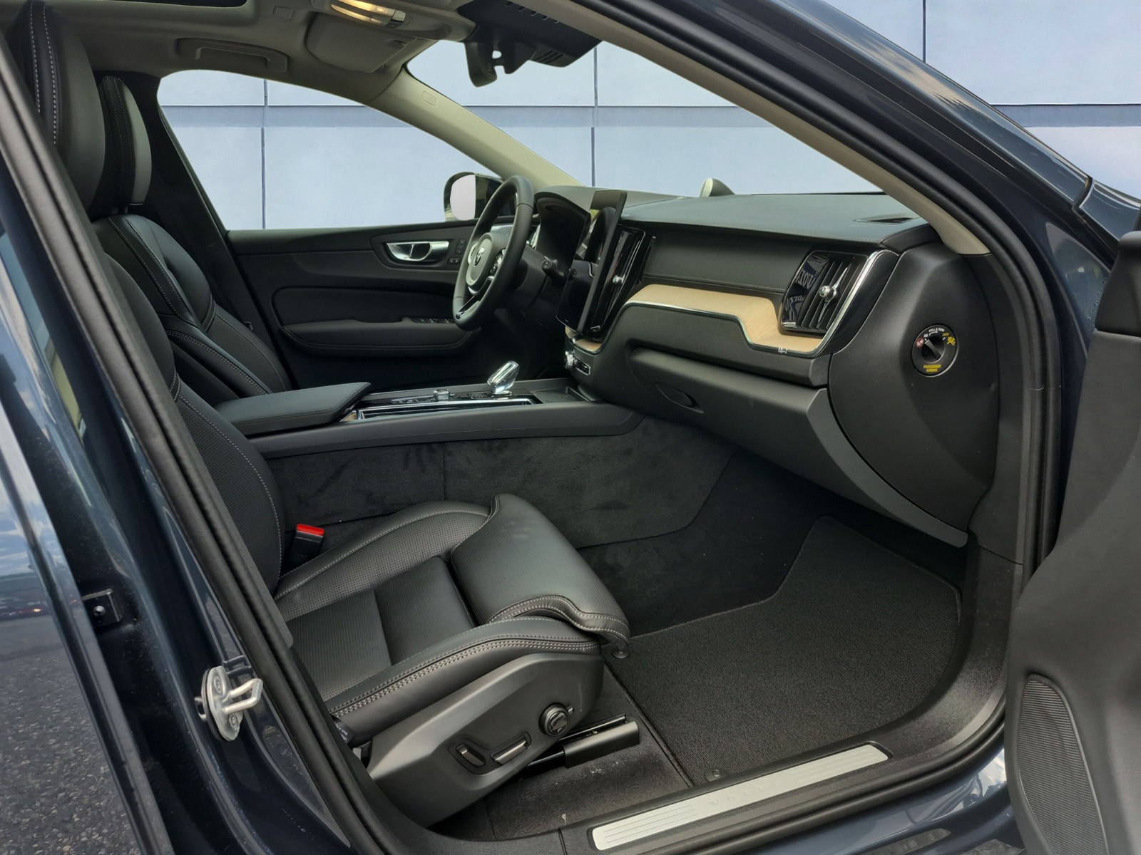 VOLVO XC60 2.0 T8 TE Ultra Dark eAWD-image-12