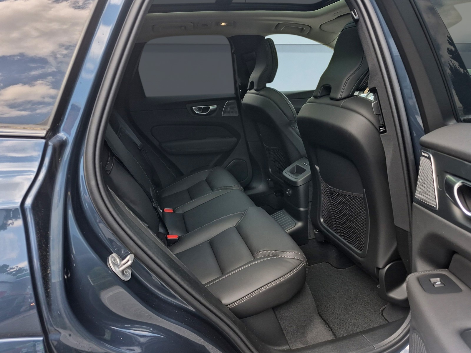 VOLVO XC60 2.0 T8 TE Ultra Dark eAWD-image-13