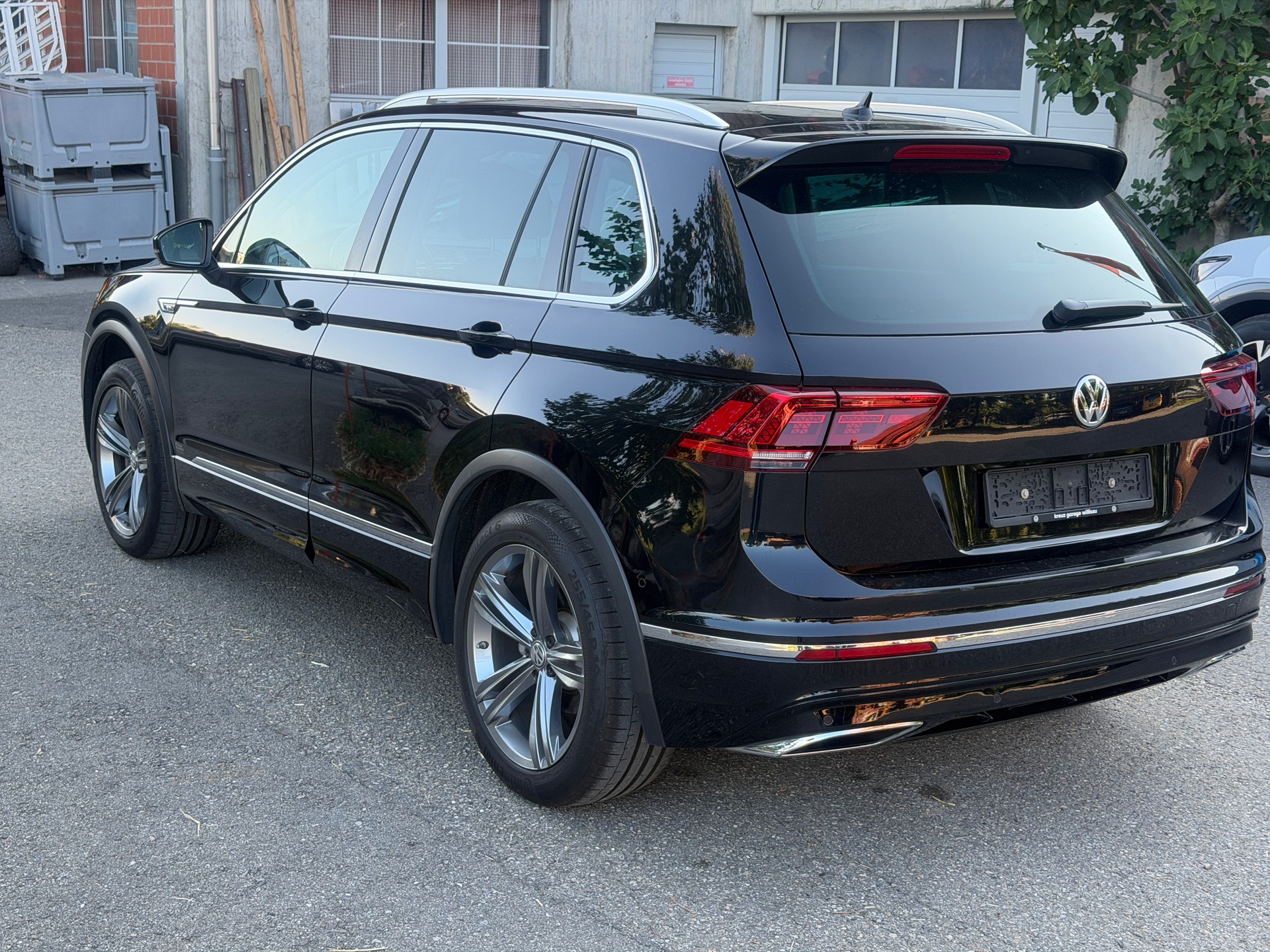 VW Tiguan 2.0TSI Highline 4Motion DSG R -Line-image-5