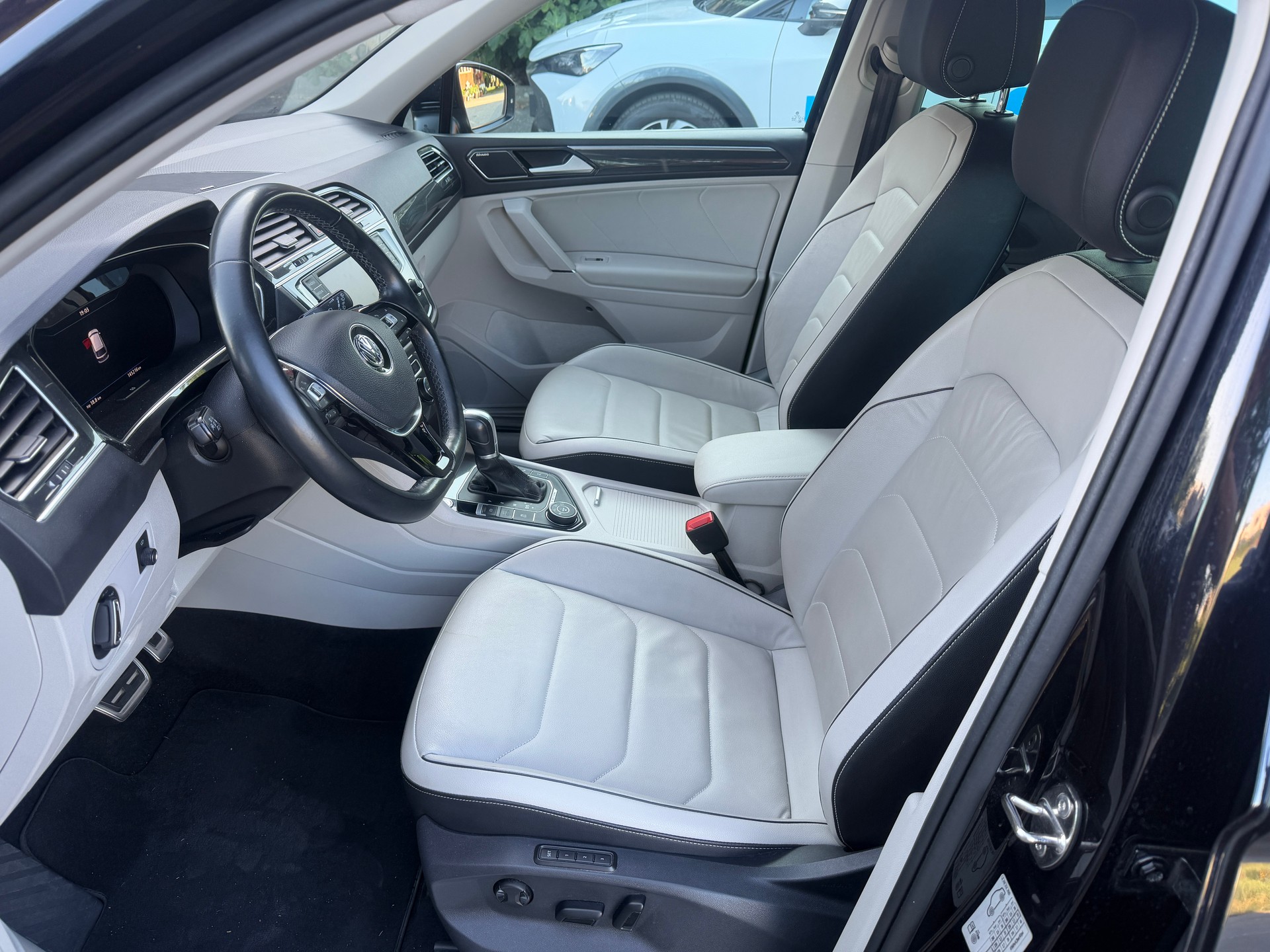 VW Tiguan 2.0TSI Highline 4Motion DSG R -Line-image-6