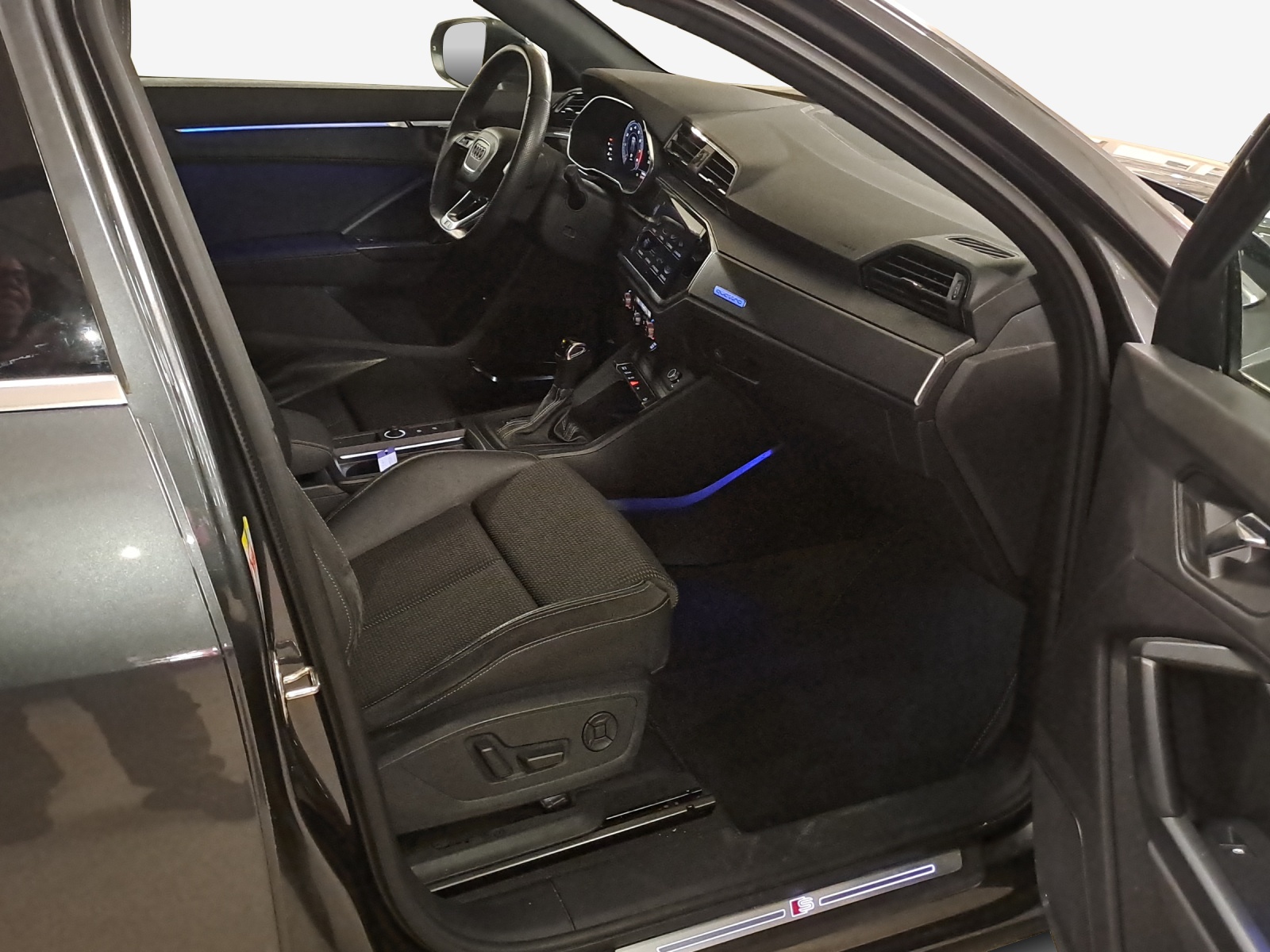 AUDI Q3 Sportback 45 TFSI S line quattro S-tronic-image-13
