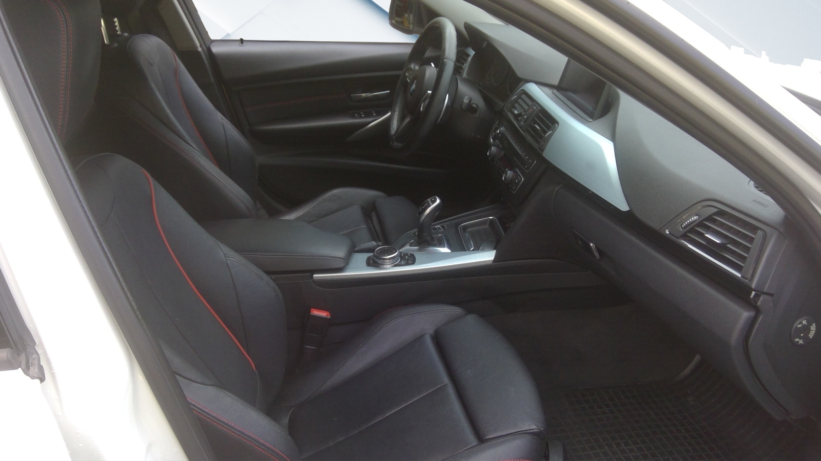 BMW 320d xDrive Touring Sport Line Steptronic-image-4