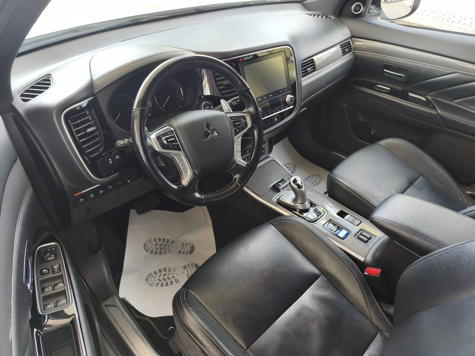 MITSUBISHI Outlander 2.4 PHEV Style 4WD Automatic-image-16