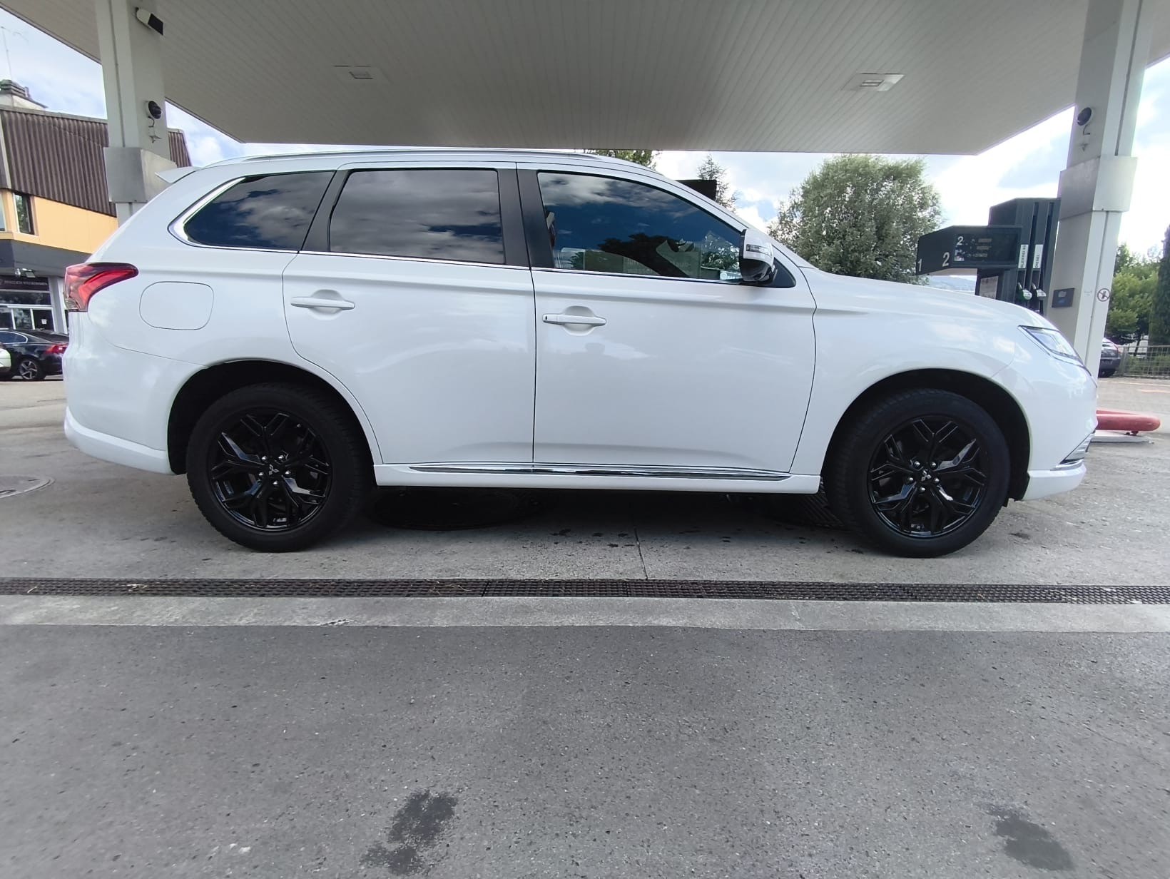 MITSUBISHI Outlander 2.4 PHEV Style 4WD Automatic-image-4