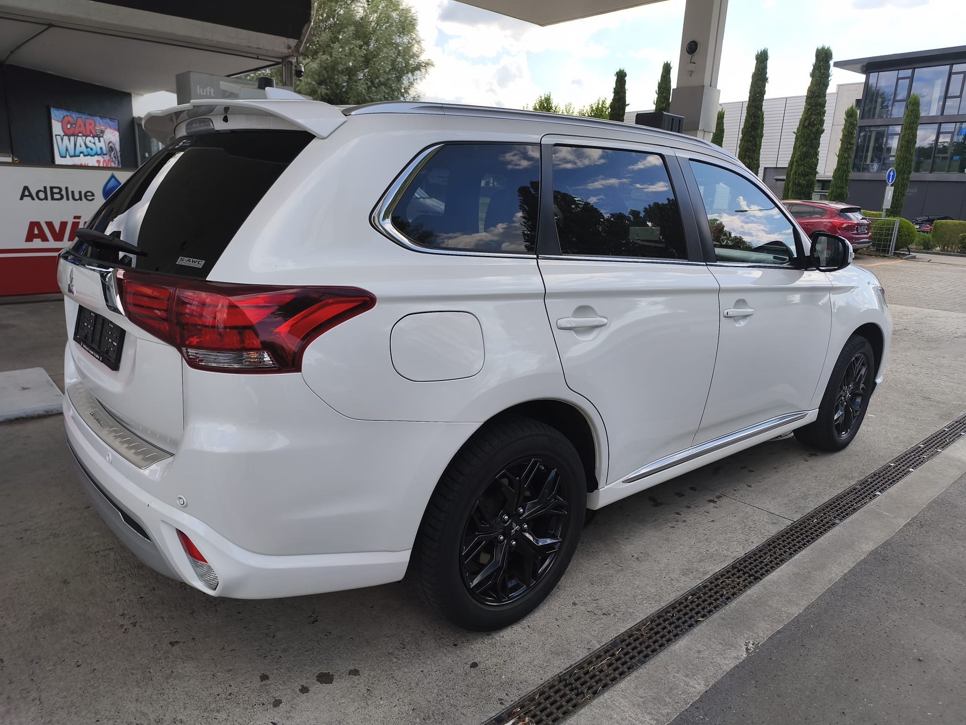 MITSUBISHI Outlander 2.4 PHEV Style 4WD Automatic-image-3