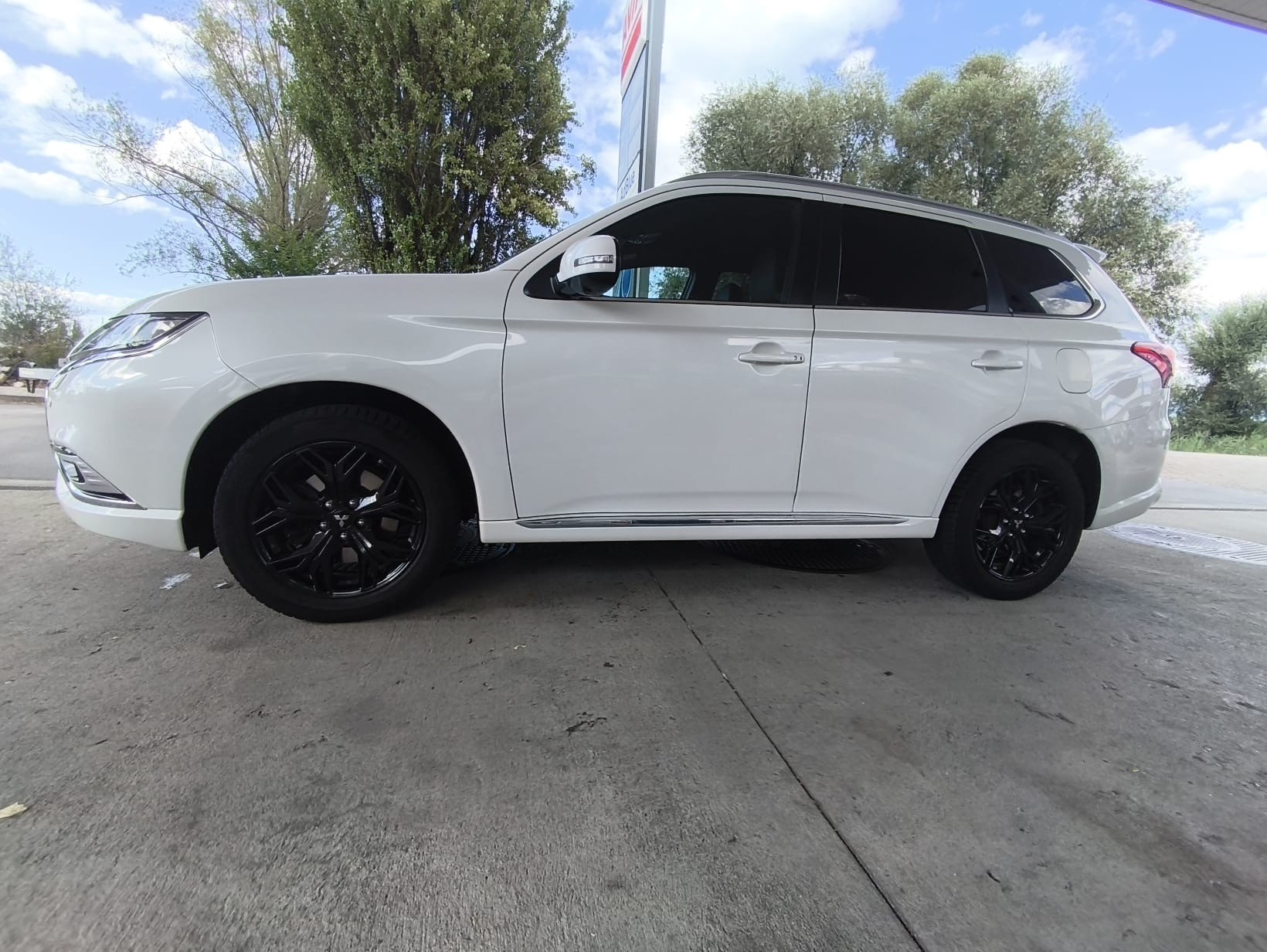 MITSUBISHI Outlander 2.4 PHEV Style 4WD Automatic-image-5