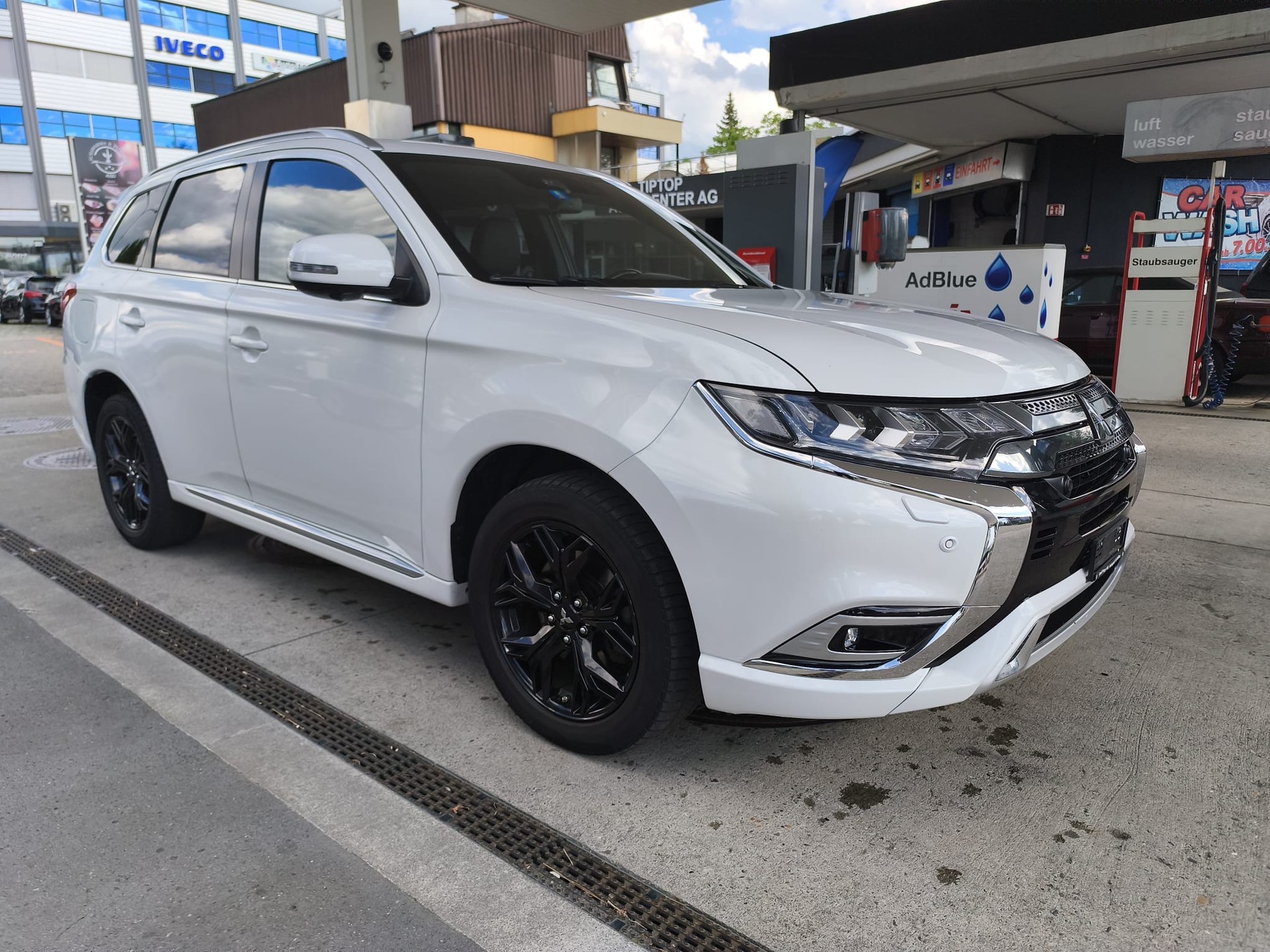 MITSUBISHI Outlander 2.4 PHEV Style 4WD Automatic-image-0
