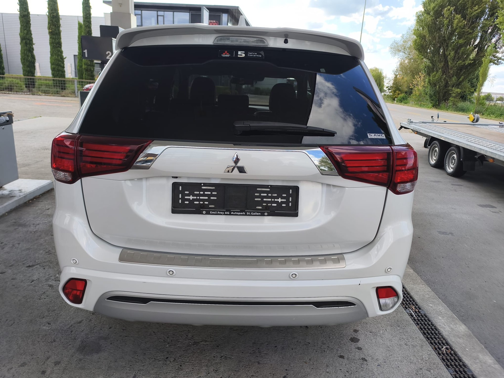 MITSUBISHI Outlander 2.4 PHEV Style 4WD Automatic-image-6