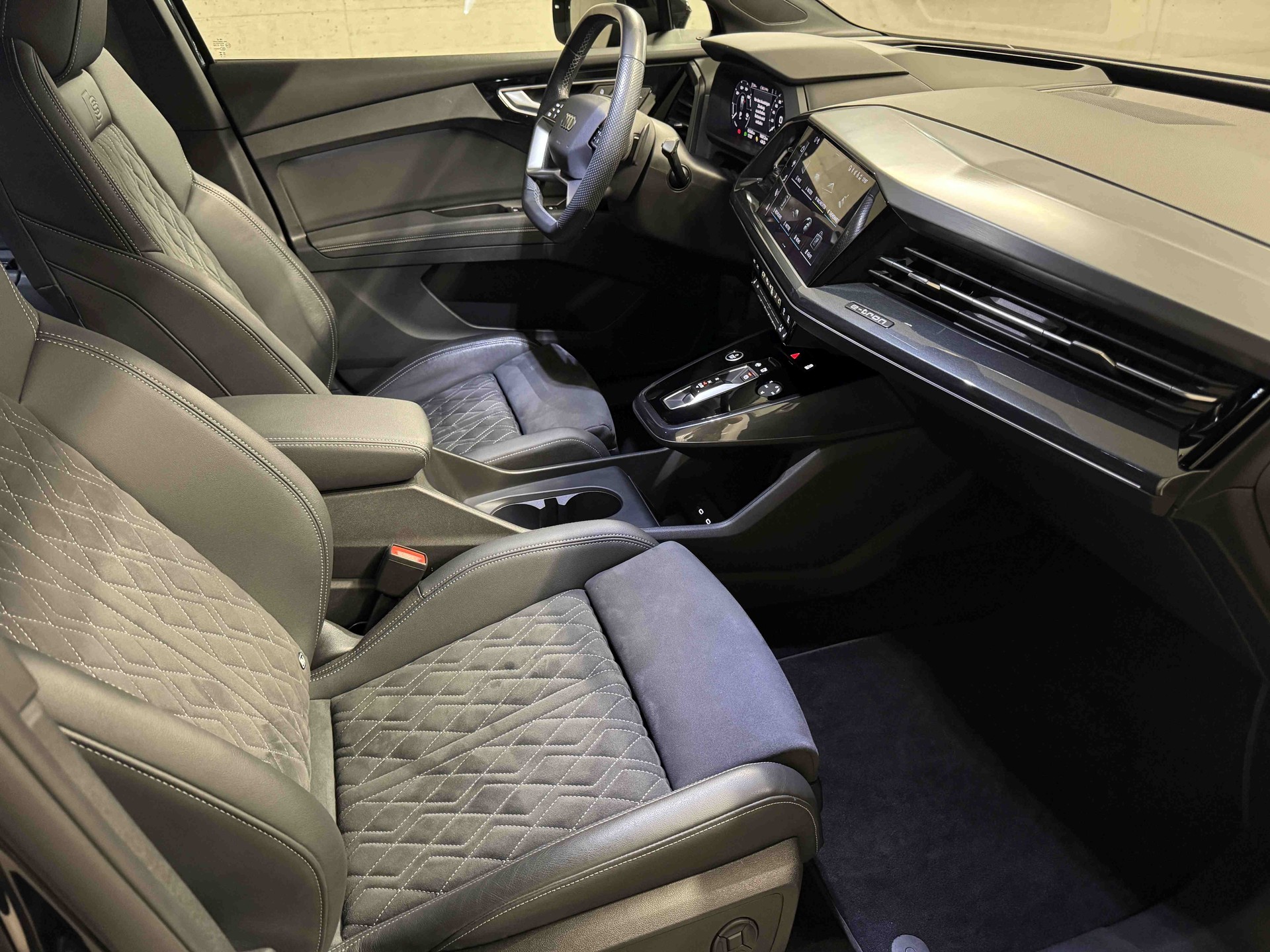 AUDI Q4 e-tron 50 quattro-image-11