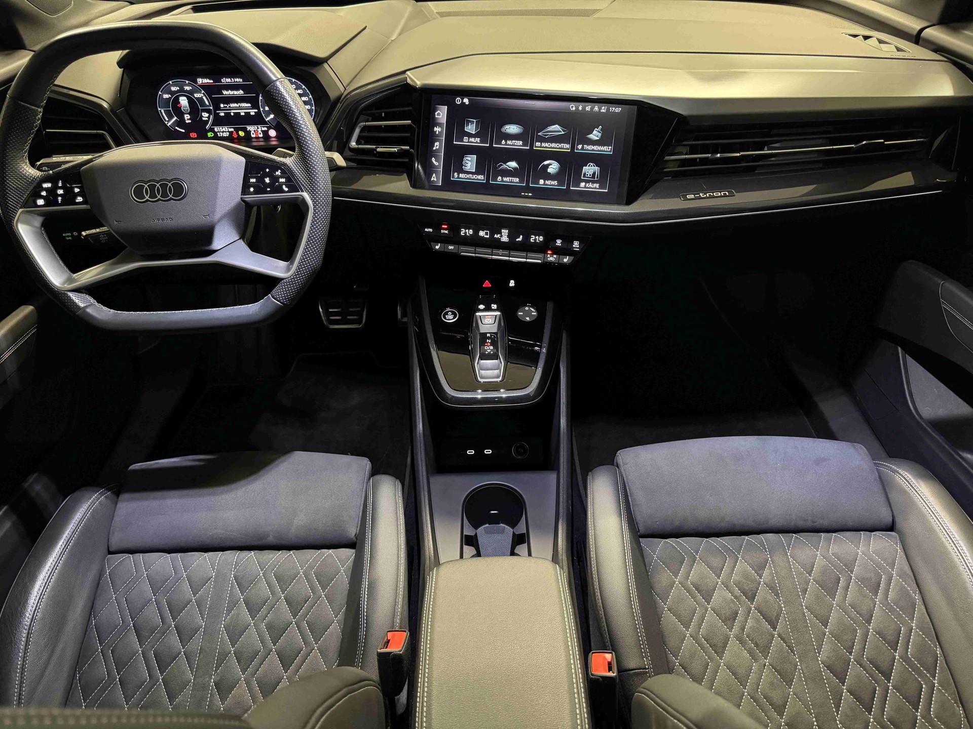 AUDI Q4 e-tron 50 quattro-image-10