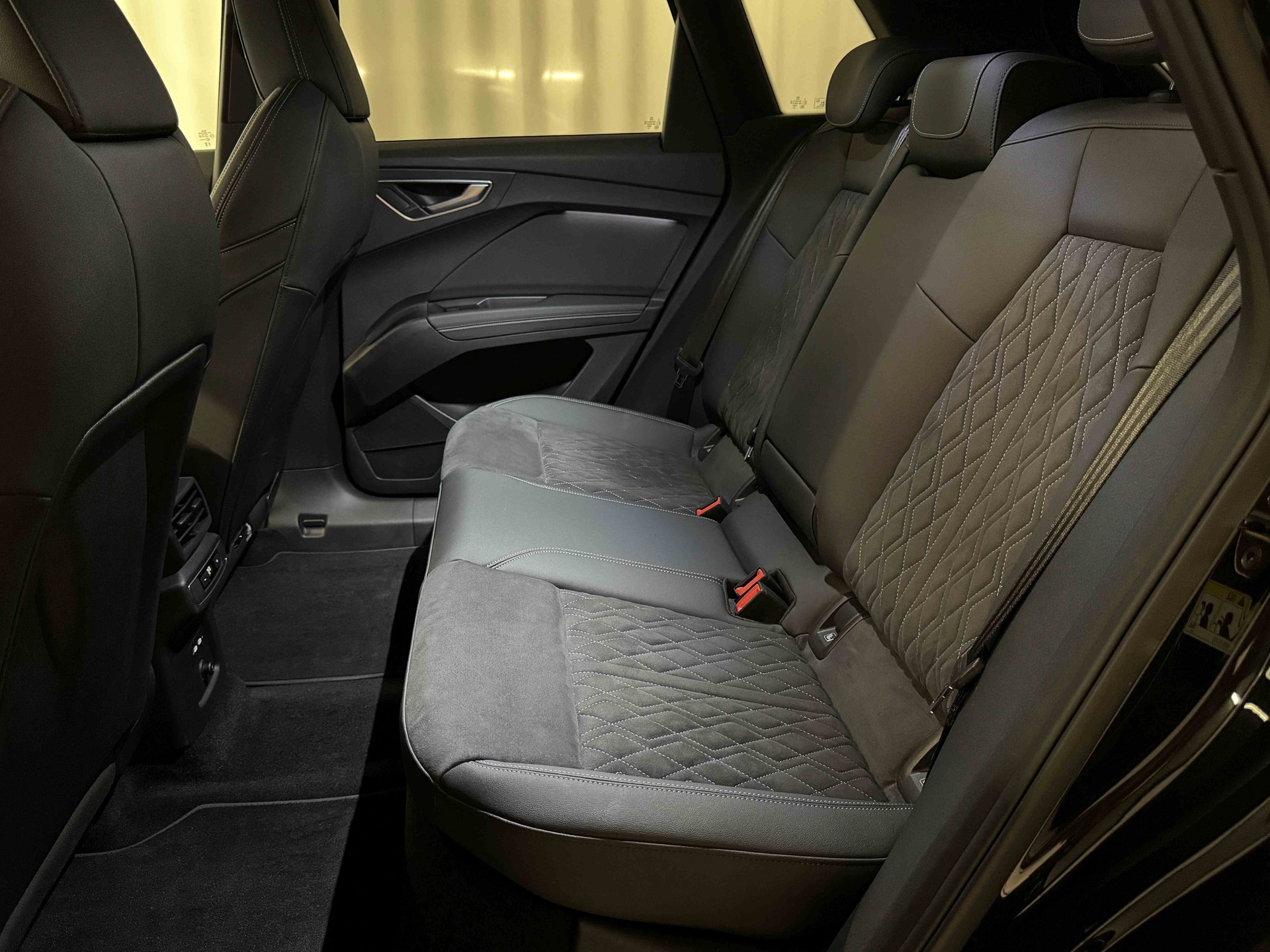 AUDI Q4 e-tron 50 quattro-image-12