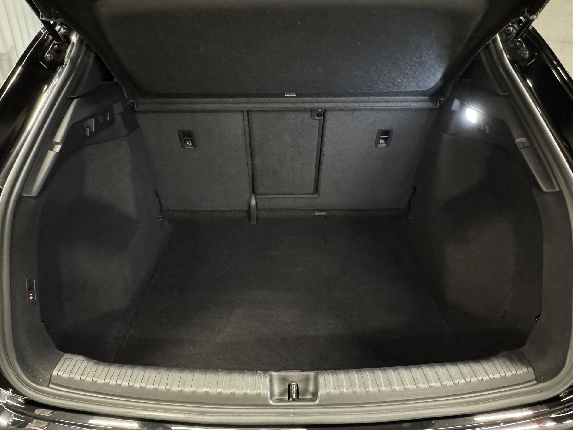 AUDI Q4 e-tron 50 quattro-image-13