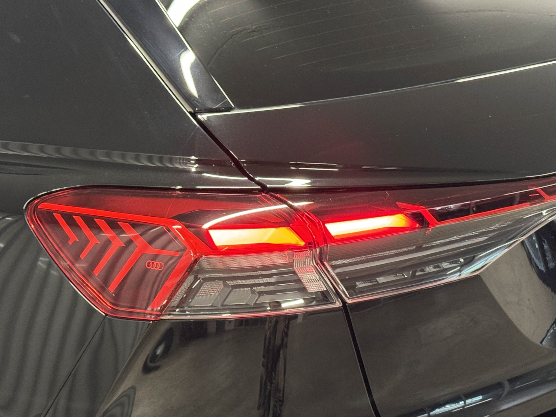 AUDI Q4 e-tron 50 quattro-image-4