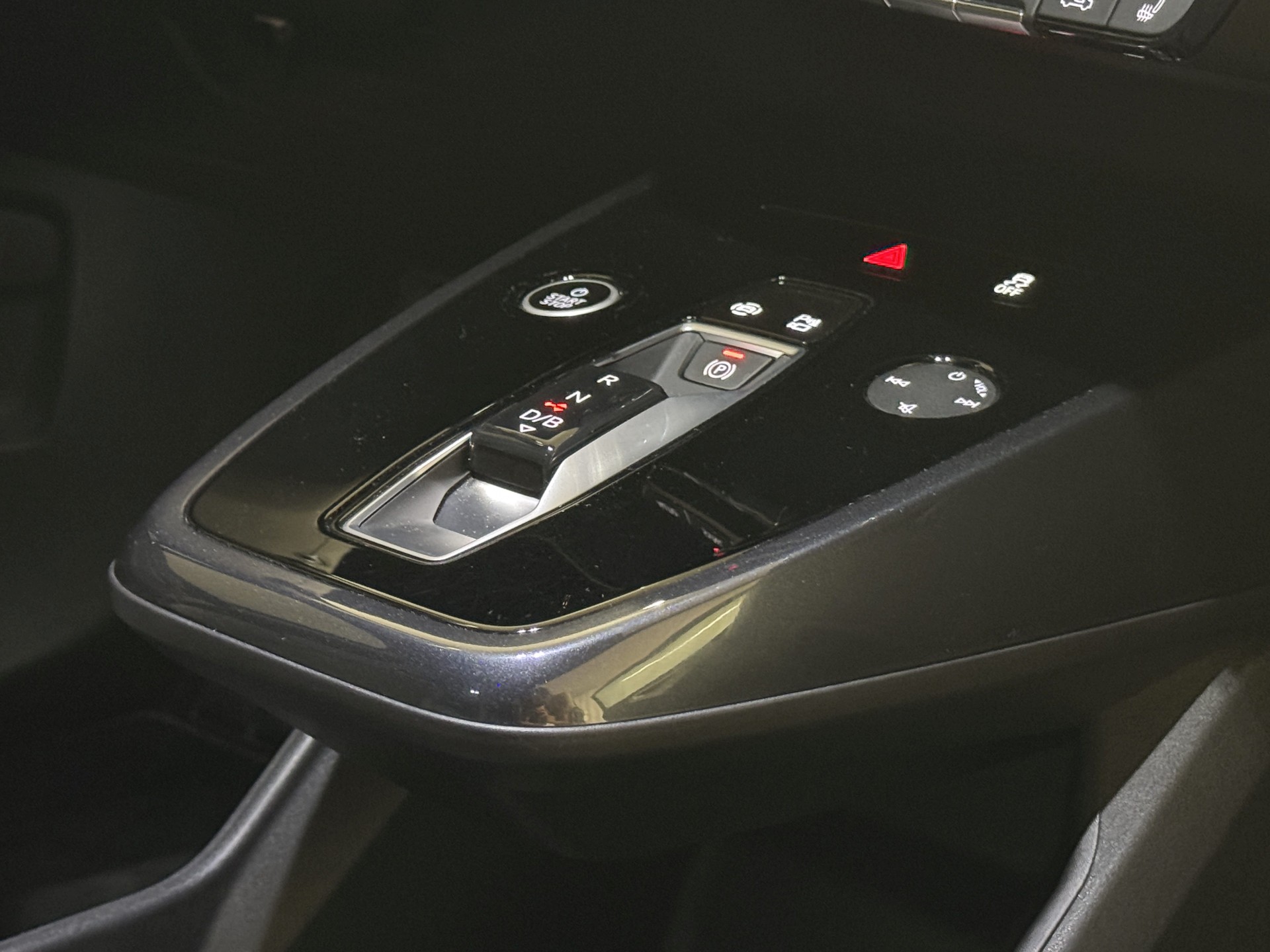 AUDI Q4 e-tron 50 quattro-image-9