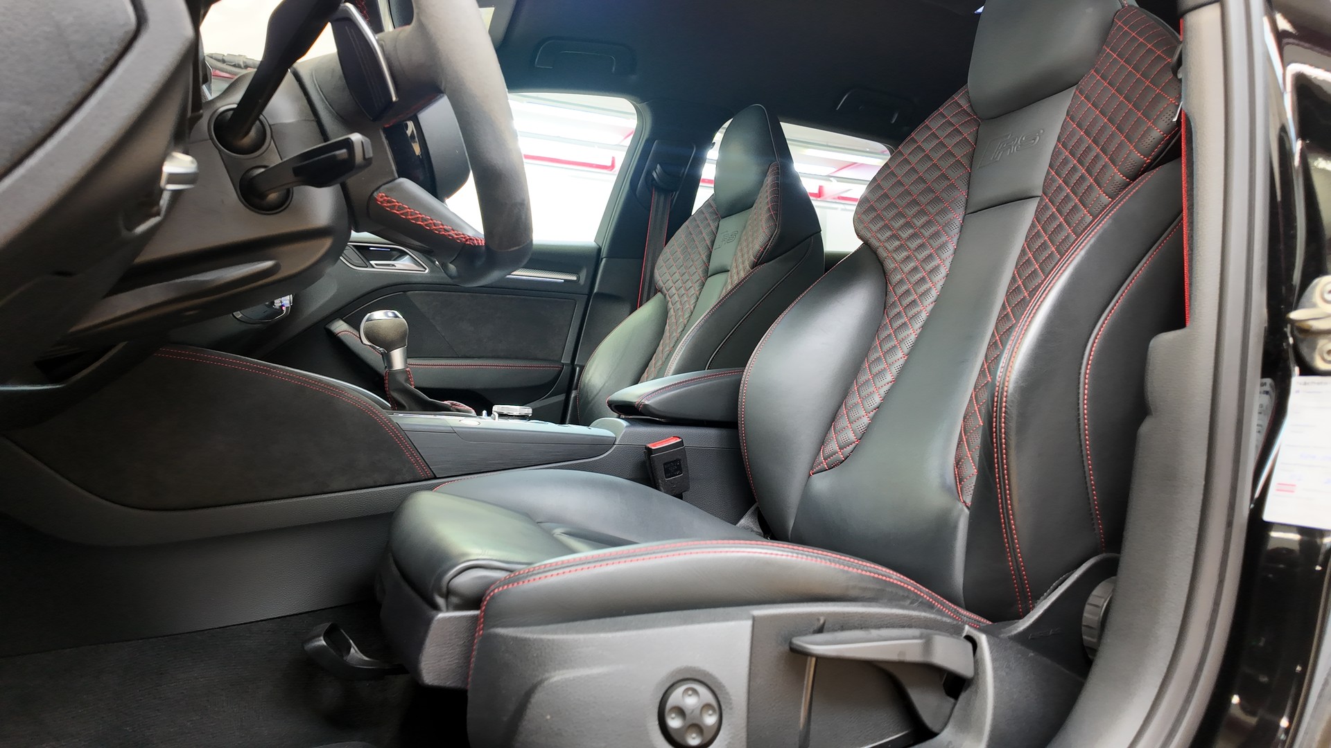 AUDI RS3 Sportback 2.5 TSI quattro S-tronic-image-13