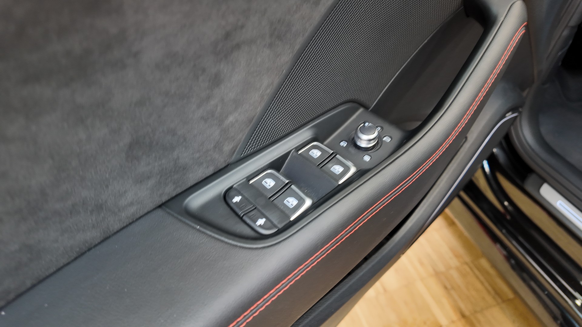 AUDI RS3 Sportback 2.5 TSI quattro S-tronic-image-16