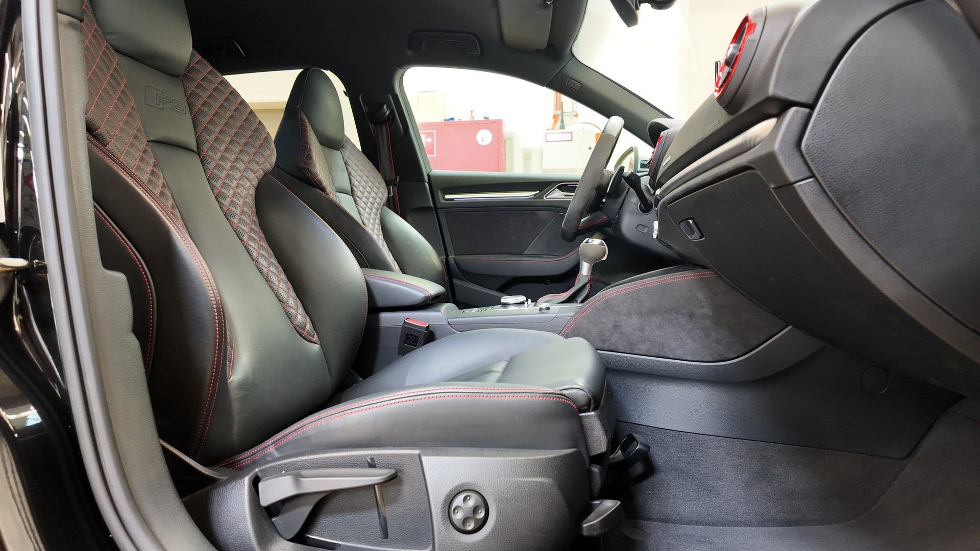 AUDI RS3 Sportback 2.5 TSI quattro S-tronic-image-14