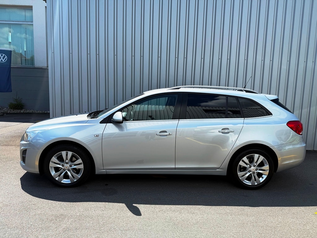 CHEVROLET Cruze Station Wagon 2.0 VCDi LTZ Automatic-image-2