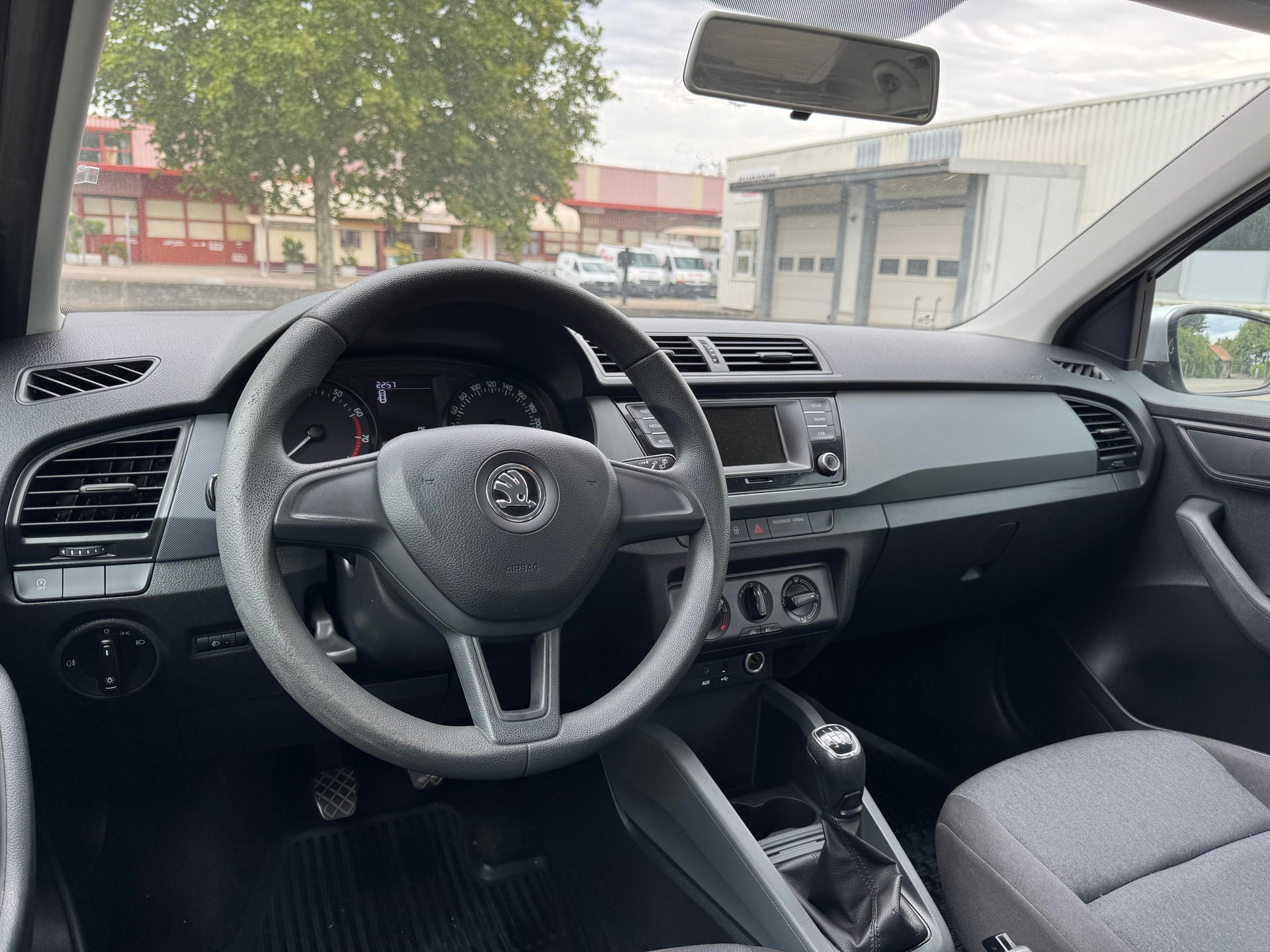 SKODA Fabia 1.0 Active-image-9