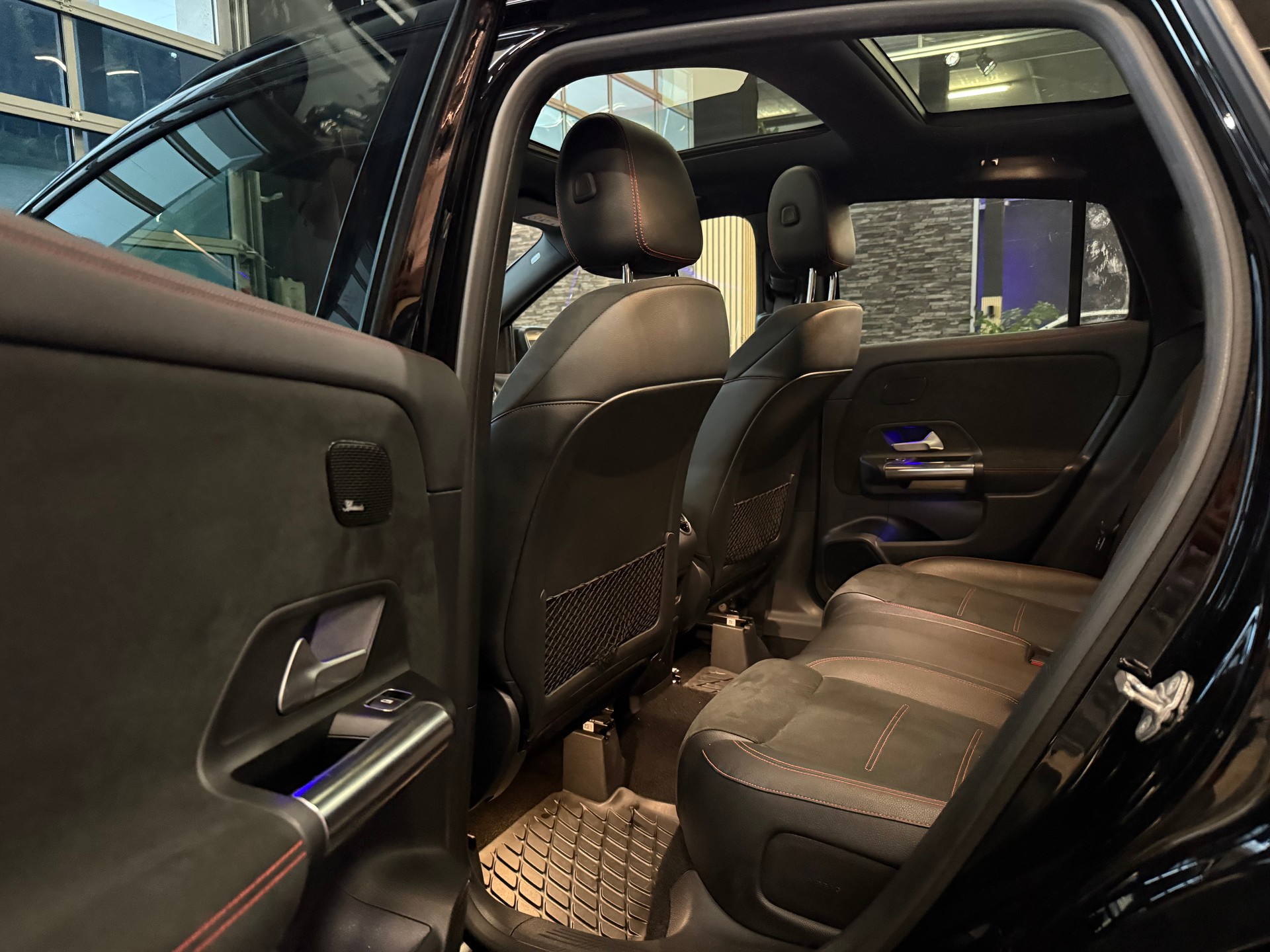 MERCEDES-BENZ GLA 220d 4Matic AMG Line 8G-DCT-image-11